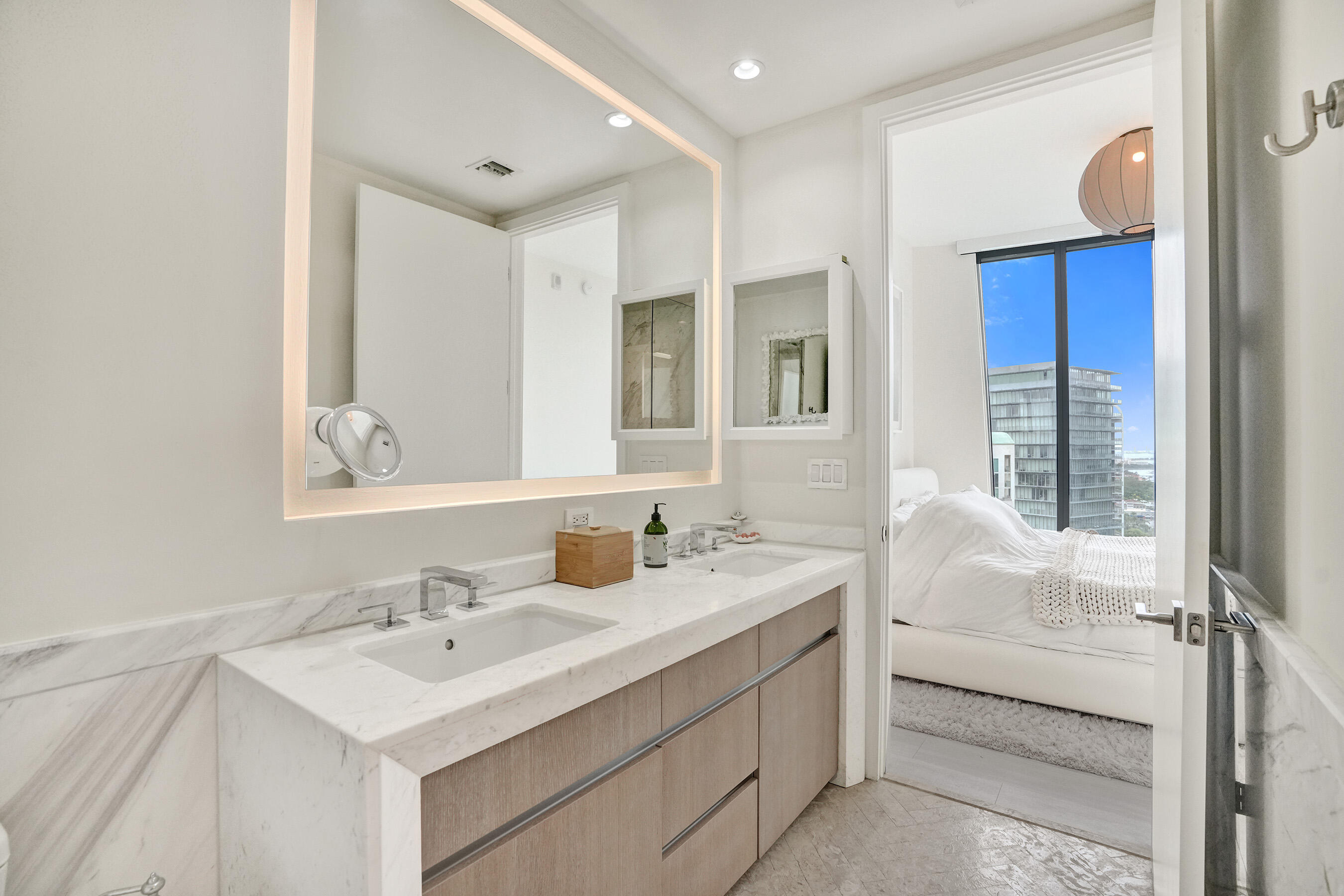 2831 S Bayshore #2204 Miami, FL 33133