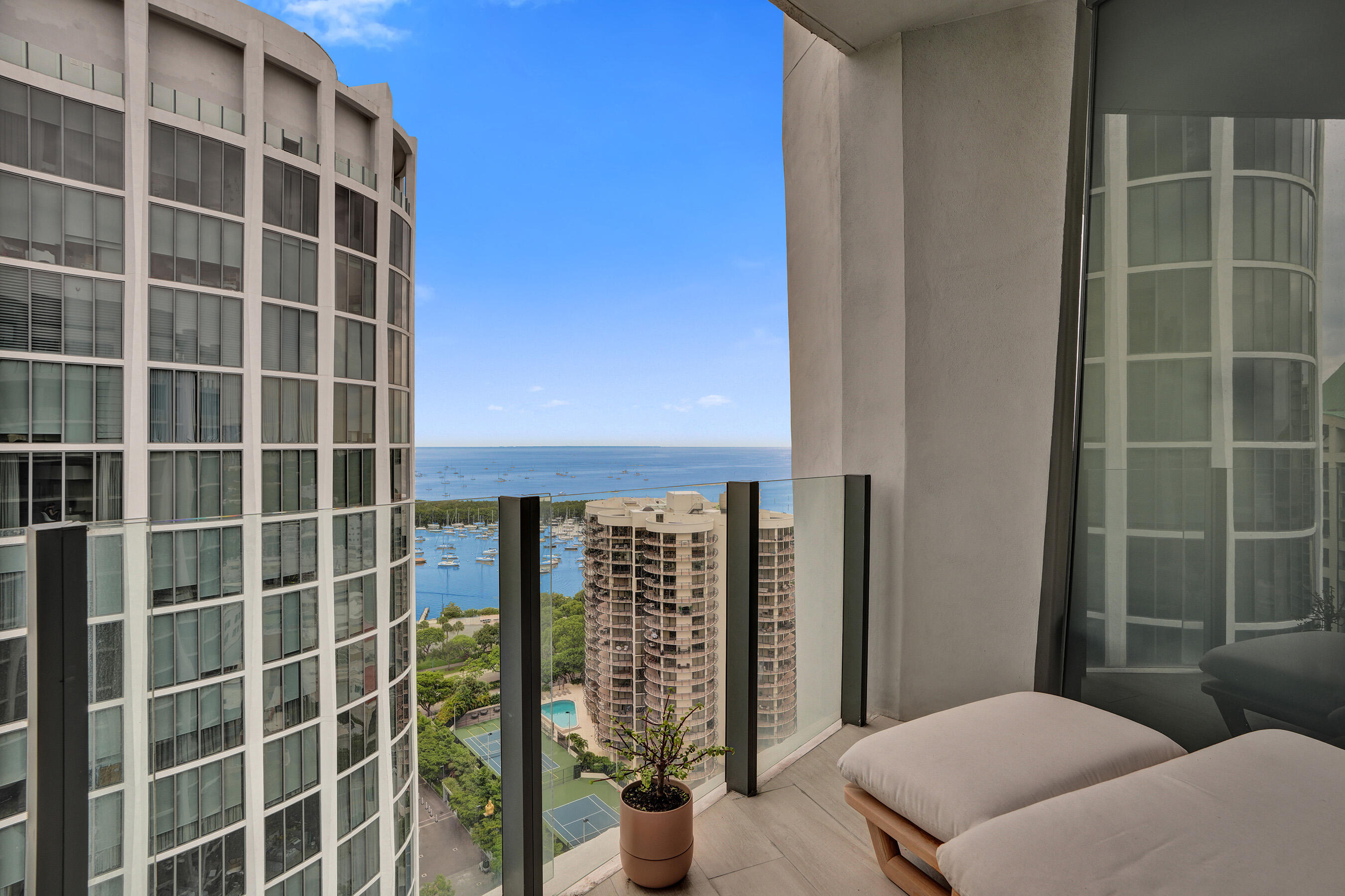 2831 S Bayshore #2204 Miami, FL 33133