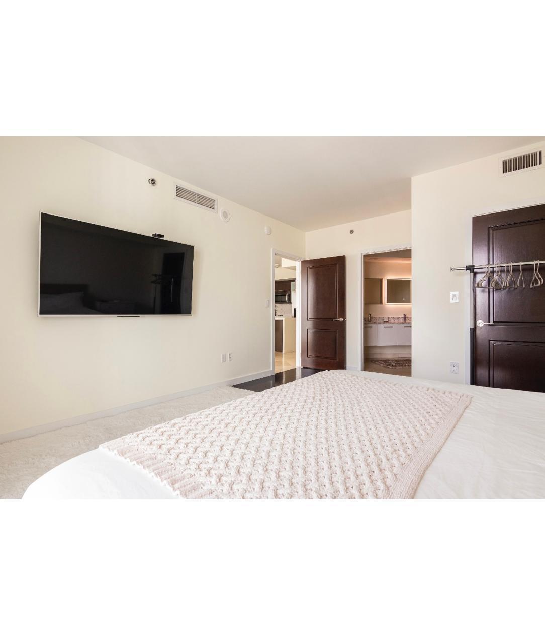 image 500 Brickell West3