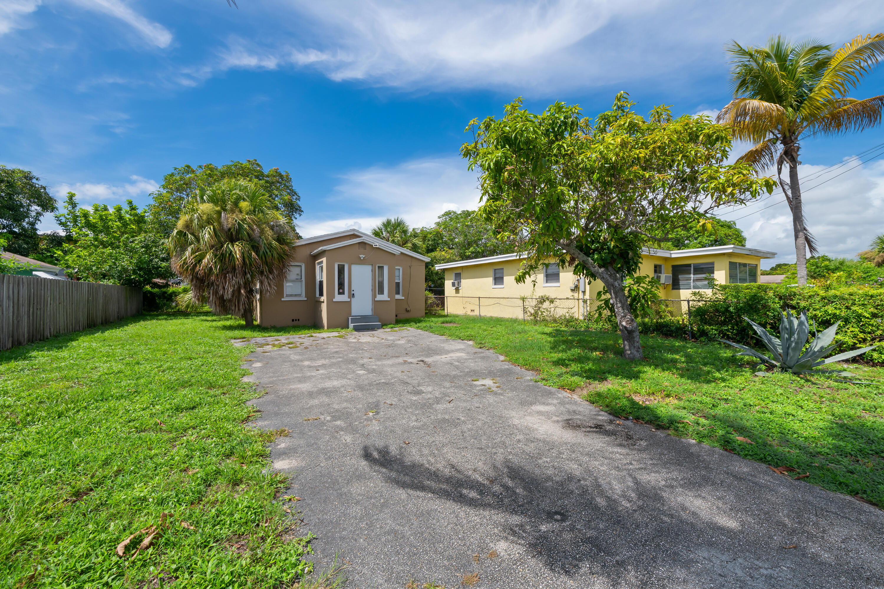 649 W 10th