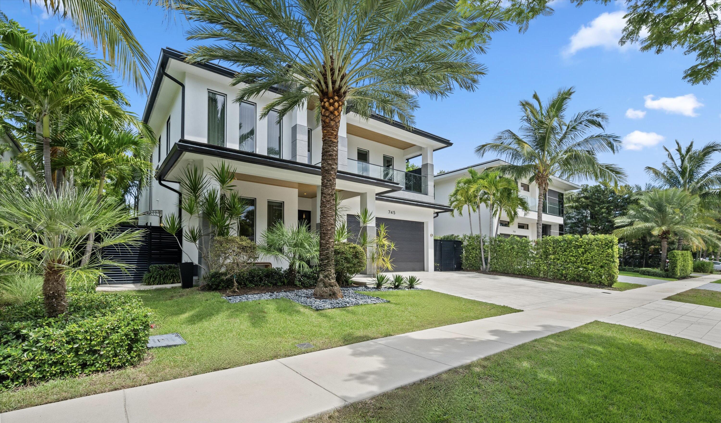 745 Park Dr