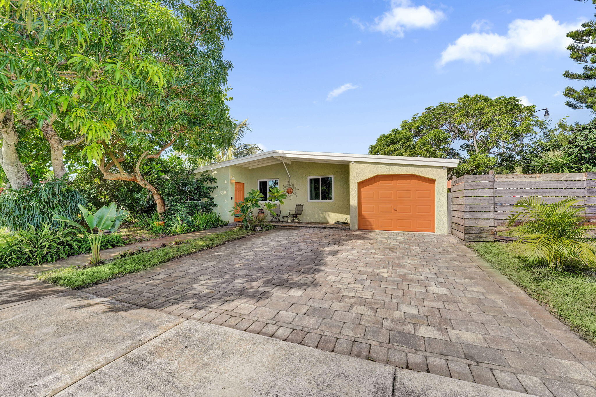 4541 NE 14th Ter