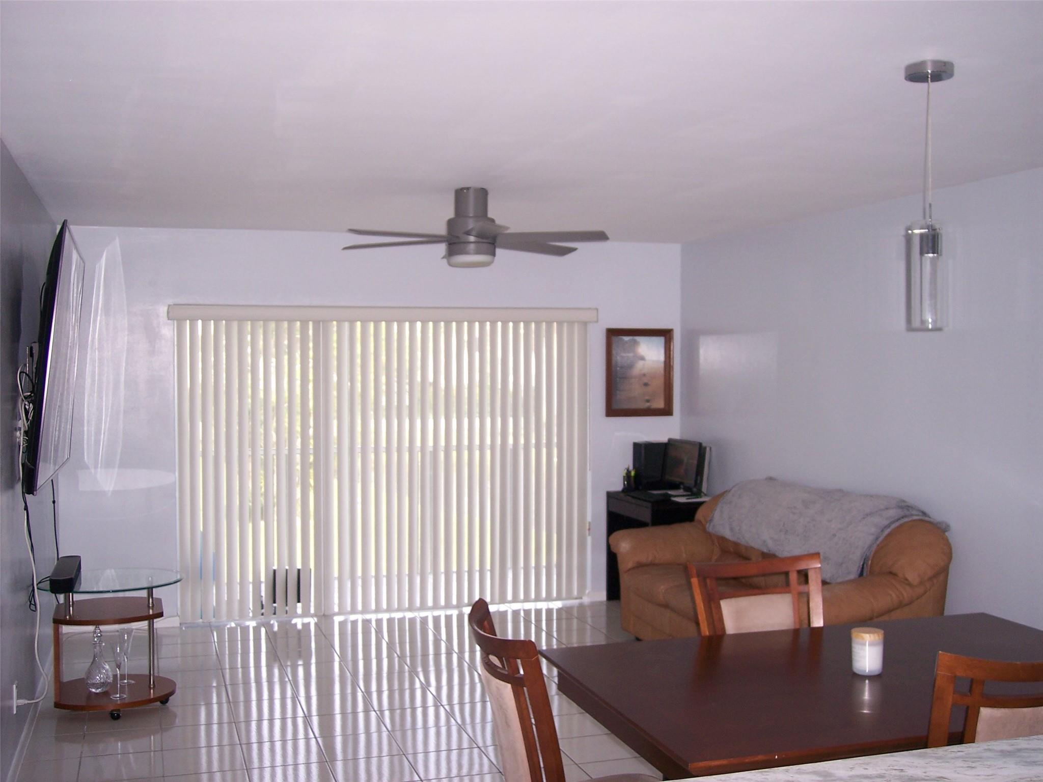 600 NE 2nd St #208