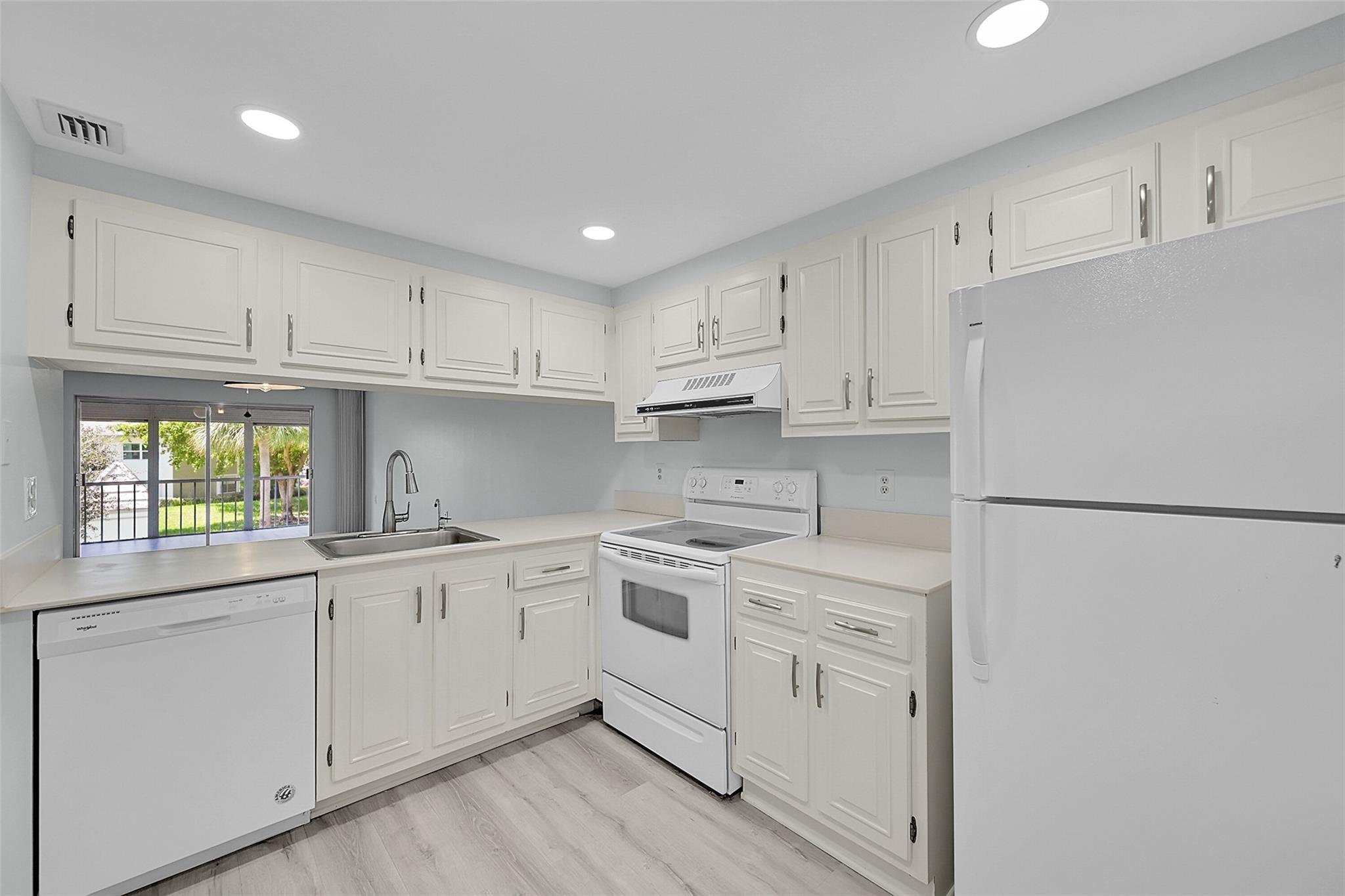 2704 Nassau Bnd #H2