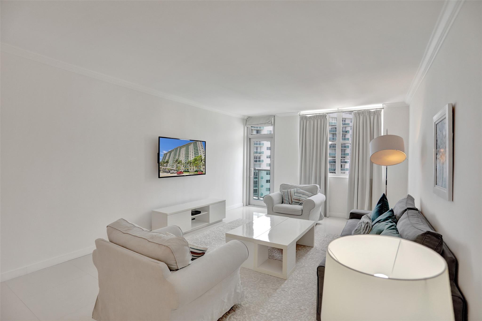 19390 Collins Ave #1114