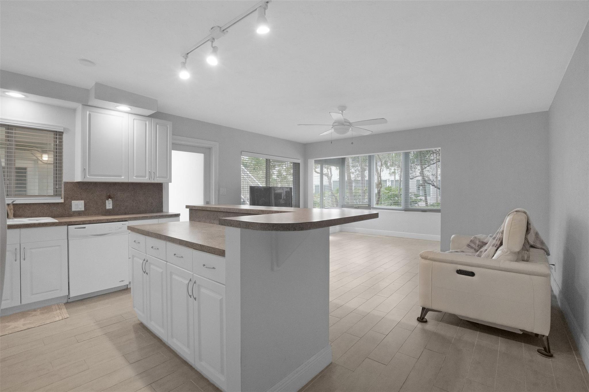 1000 SE 4th St #127 Fort Lauderdale, FL 33301