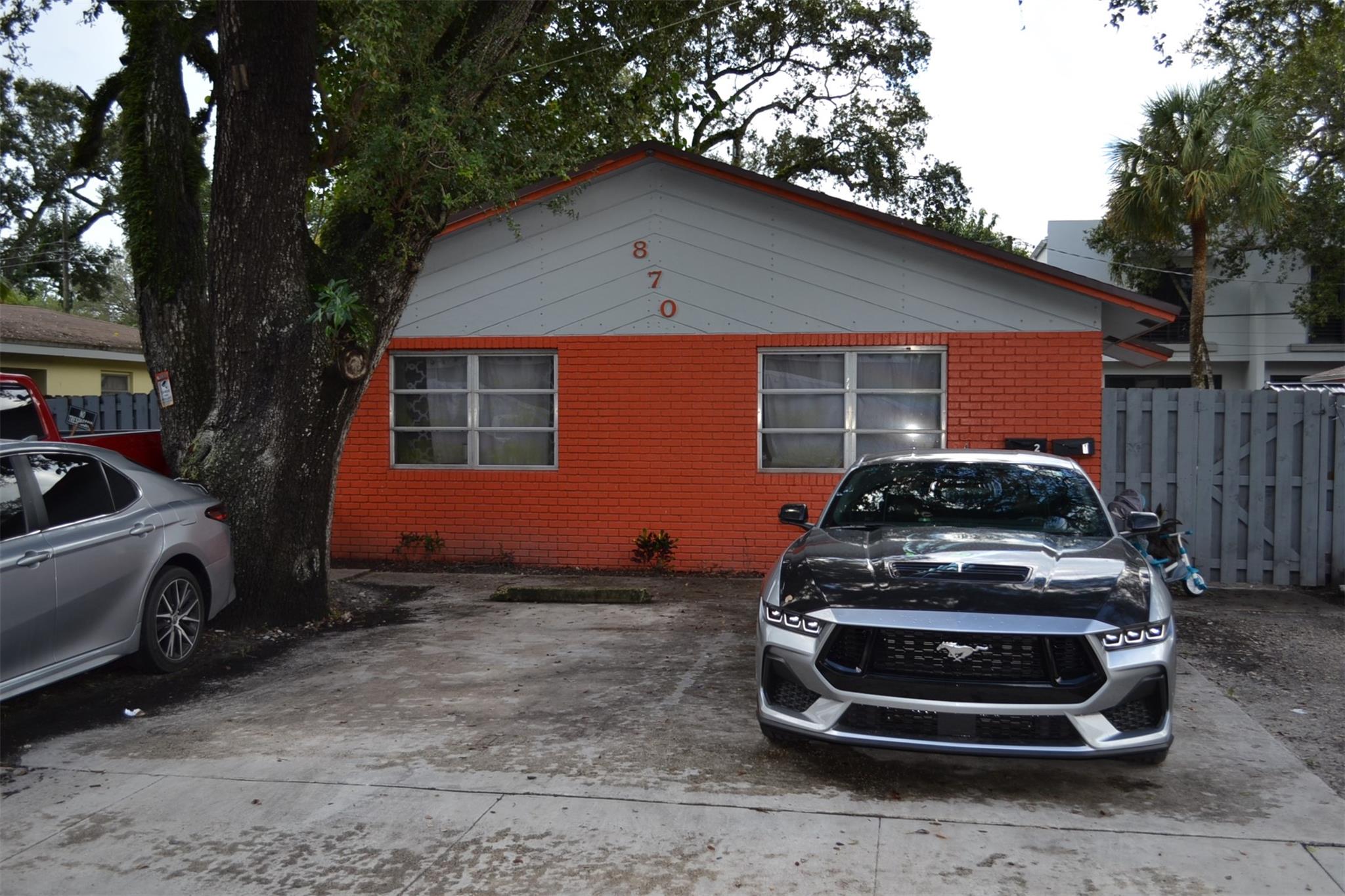 870 SW 28th St