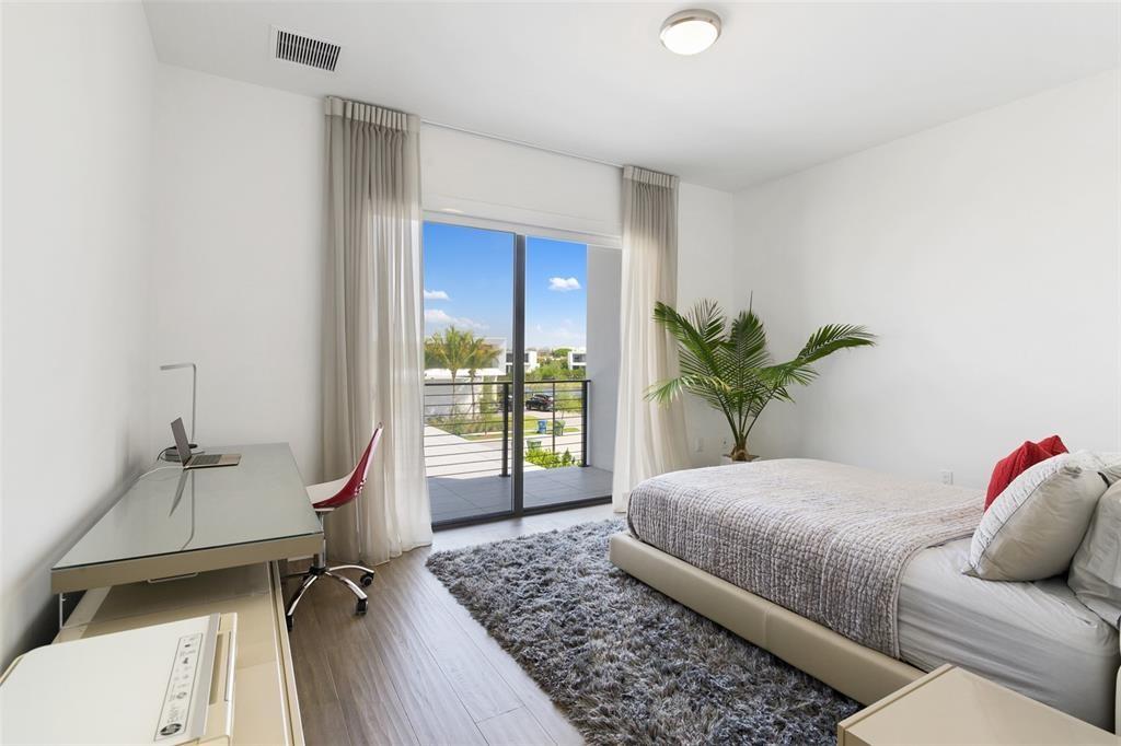 16552 Botaniko Dr S Weston, FL 33326