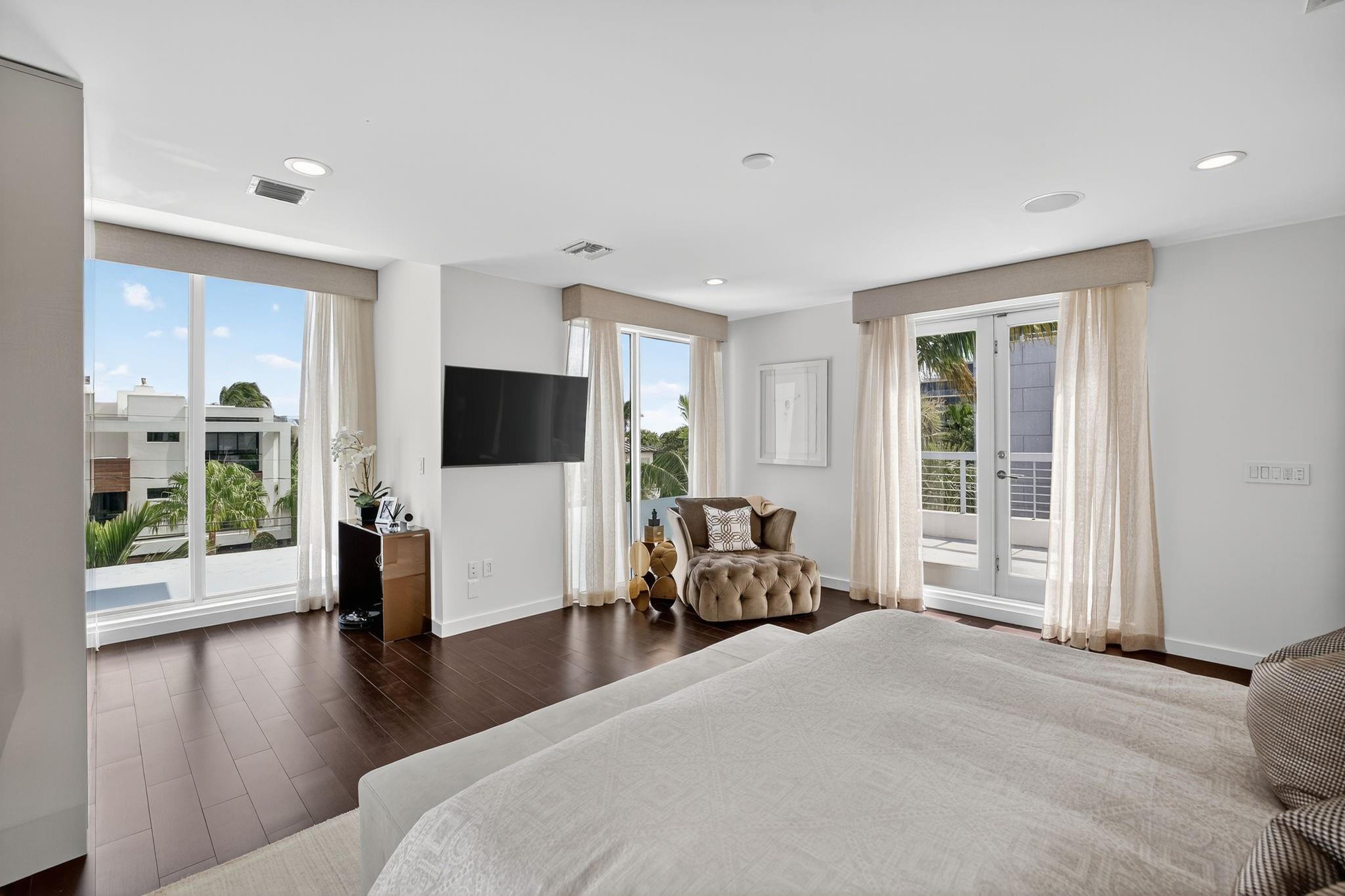 2401 N Atlantic Blvd Fort Lauderdale, FL 33305