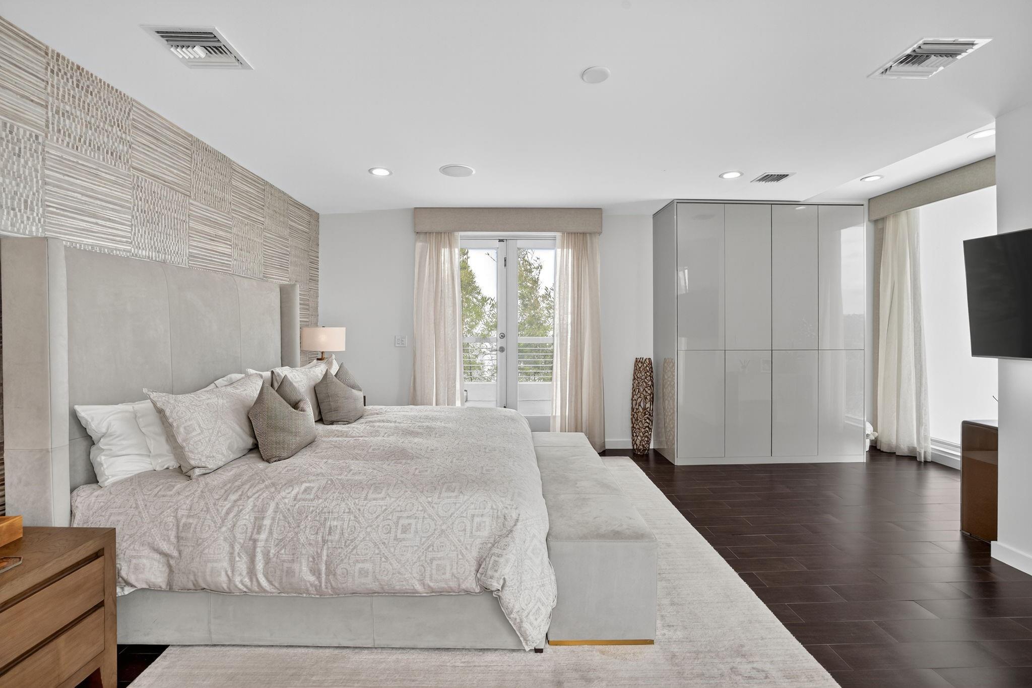 2401 N Atlantic Blvd Fort Lauderdale, FL 33305