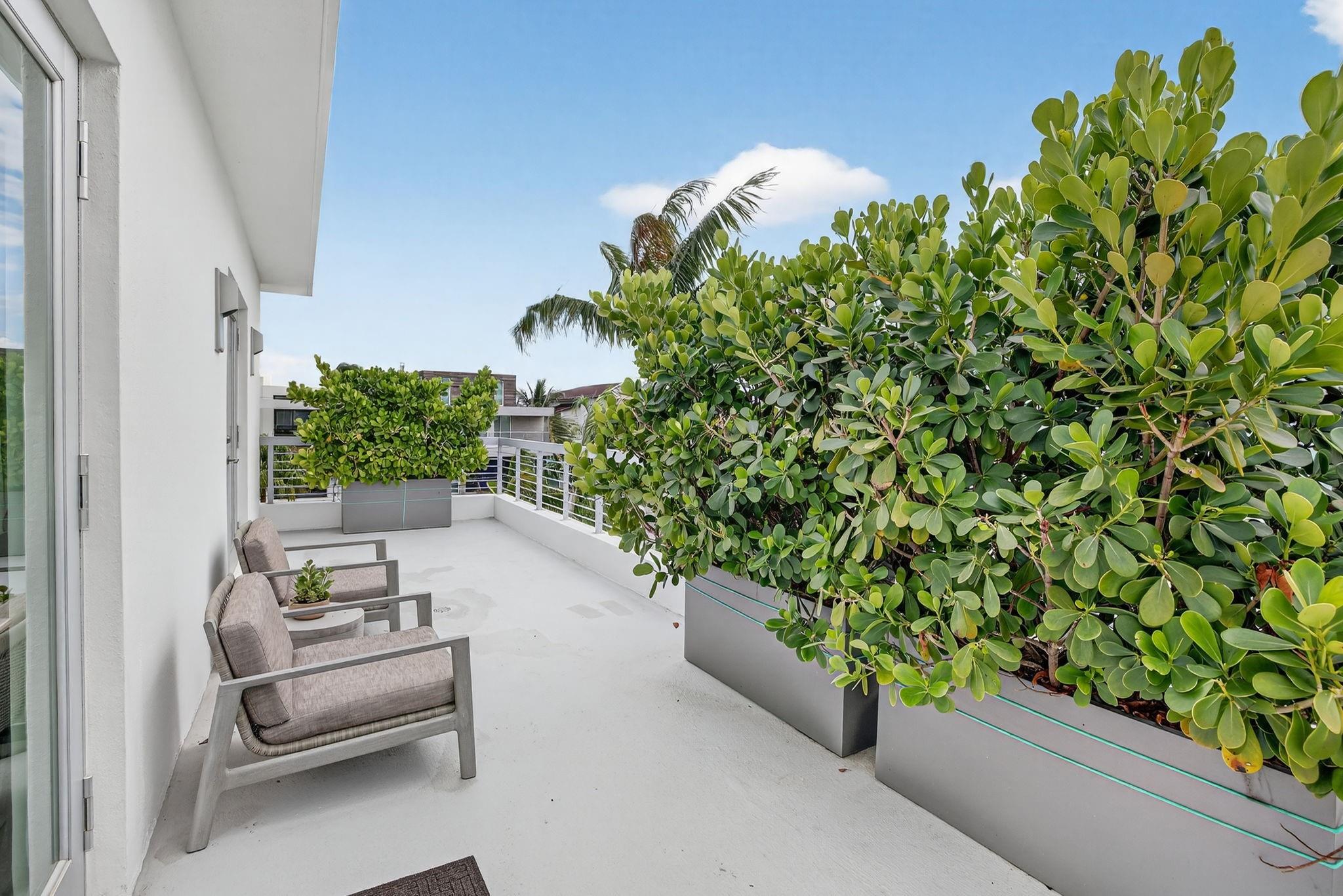 2401 N Atlantic Blvd Fort Lauderdale, FL 33305