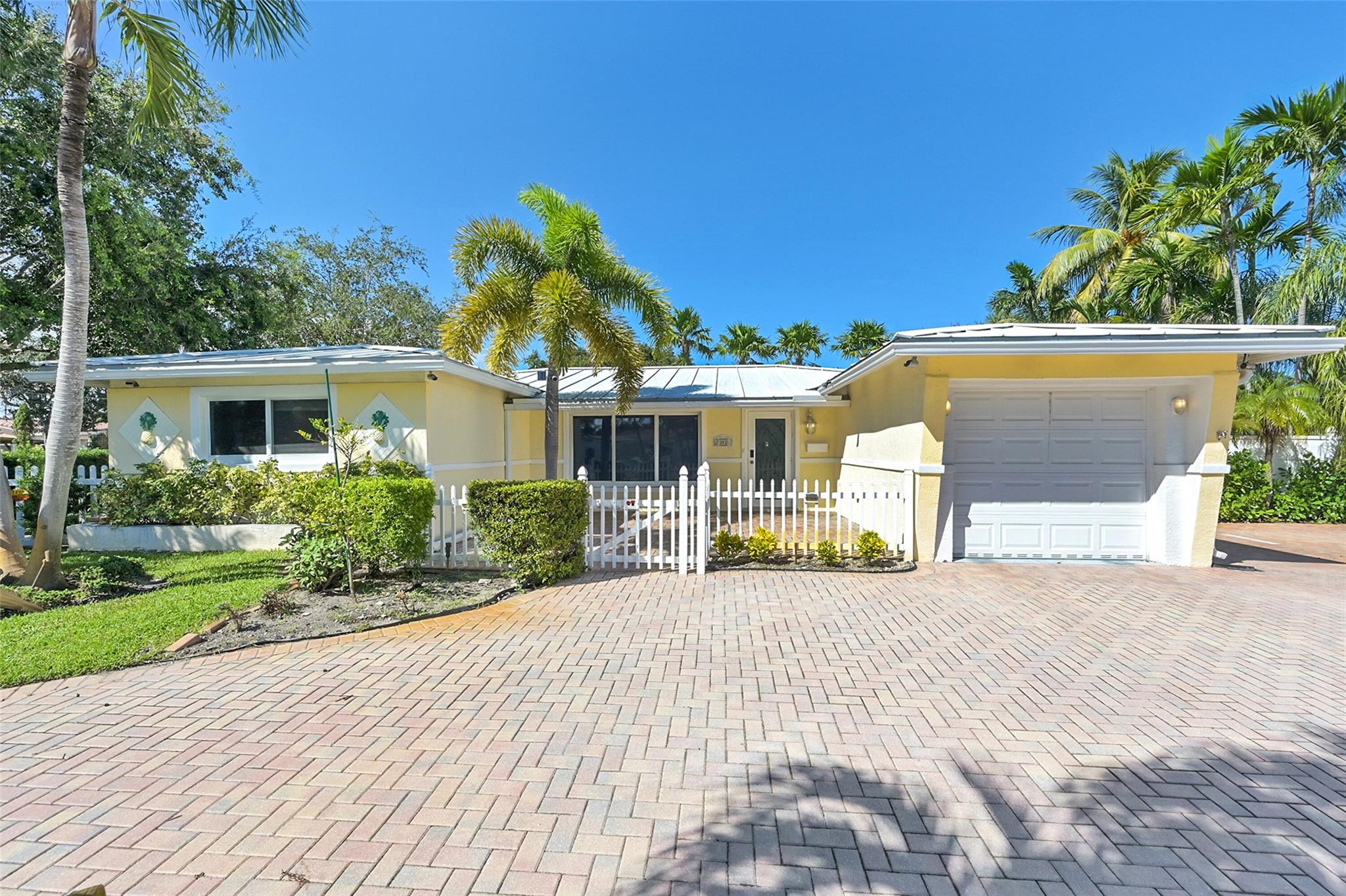 281 SW 18th Ct