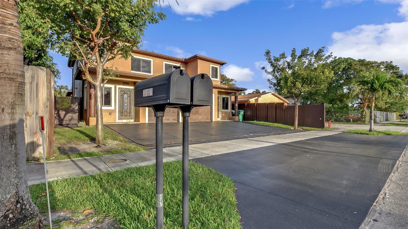 1461 SW 40th Ter Fort Lauderdale, FL 33317