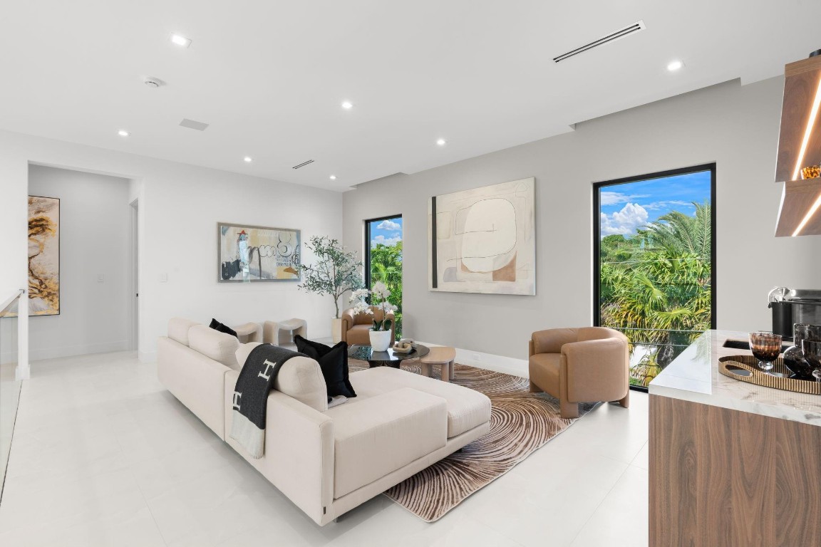 2717 NE 29th Fort Lauderdale, FL 33306