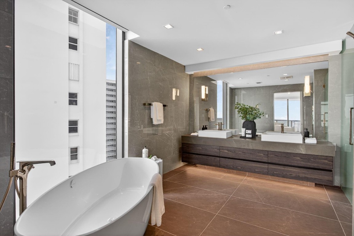 1116 N Ocean #901 Pompano Beach, FL 33062