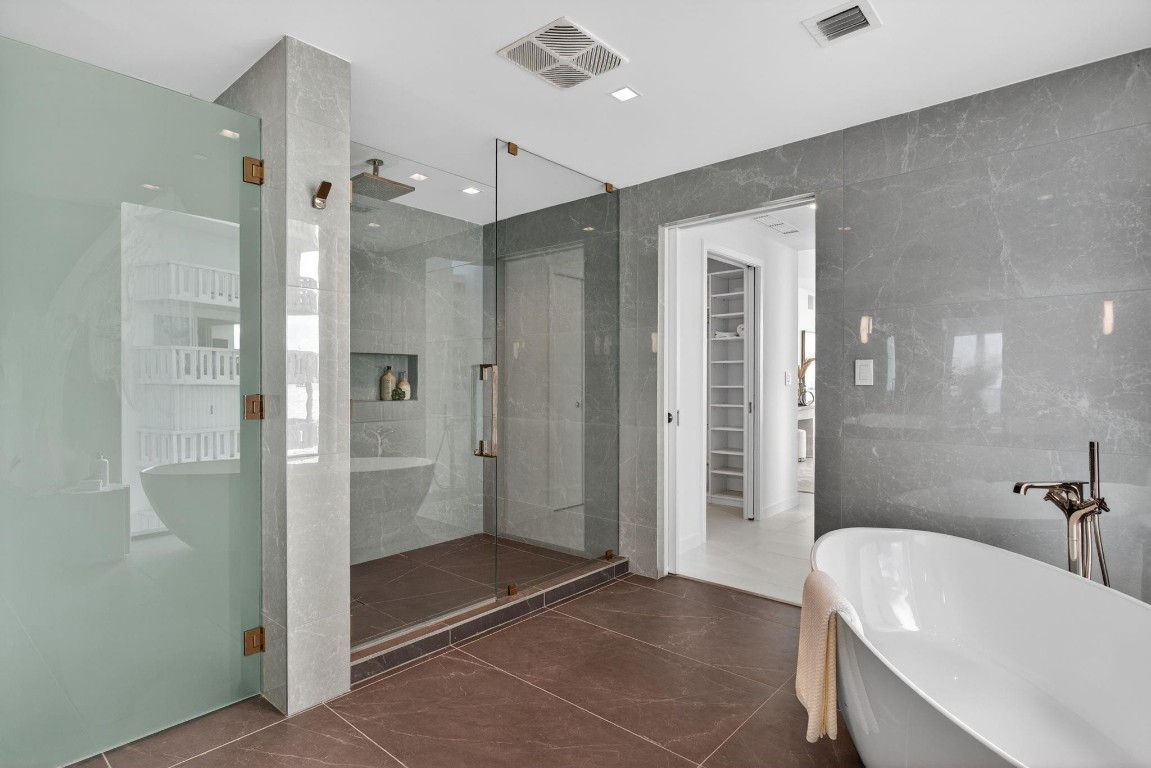 1116 N Ocean #901 Pompano Beach, FL 33062