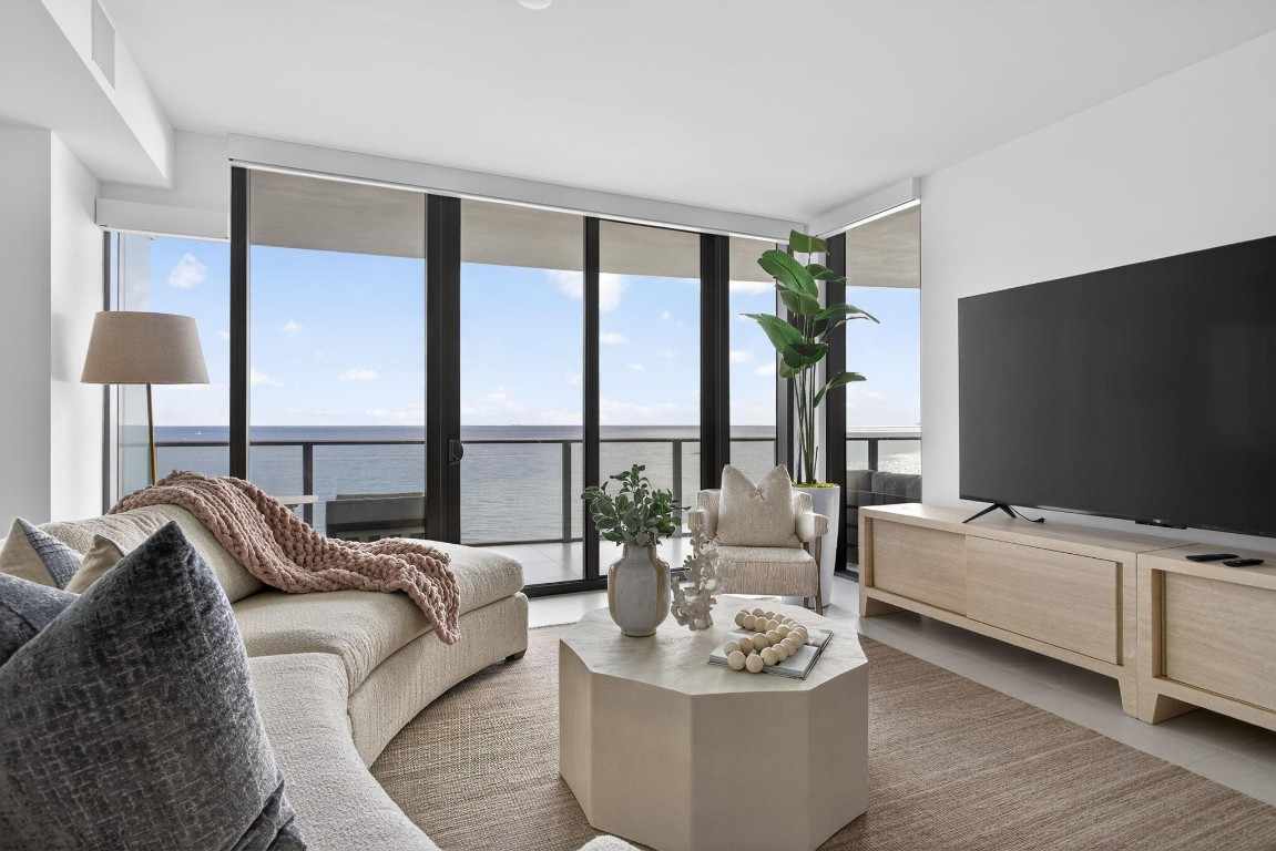 1116 N Ocean #901 Pompano Beach, FL 33062