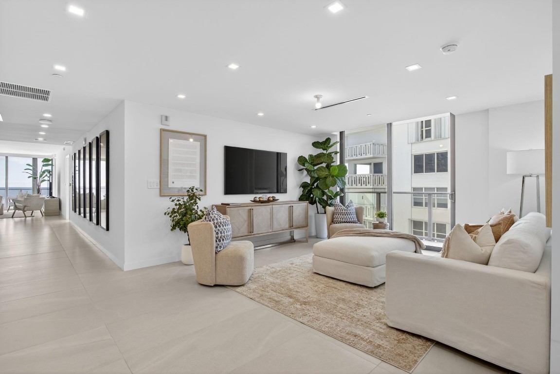 1116 N Ocean #901 Pompano Beach, FL 33062