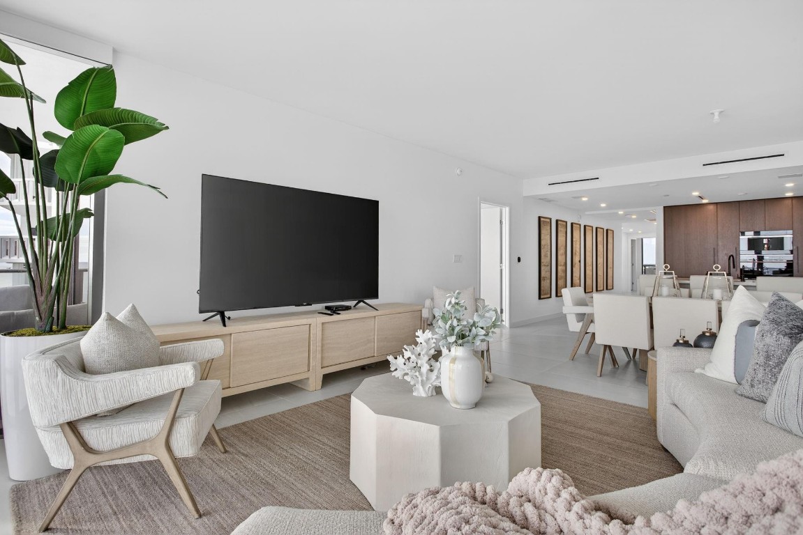 1116 N Ocean #901 Pompano Beach, FL 33062