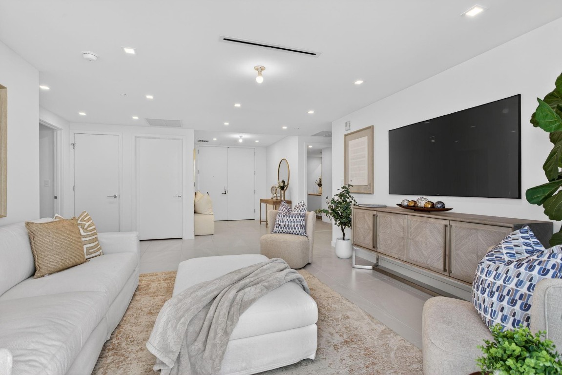 1116 N Ocean #901 Pompano Beach, FL 33062