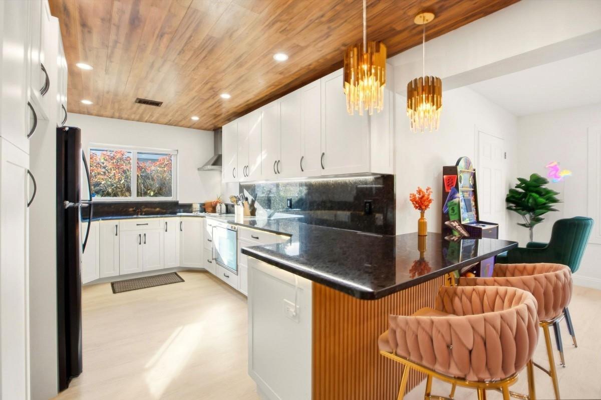 245 N Tradewinds Fort Lauderdale, FL 33308