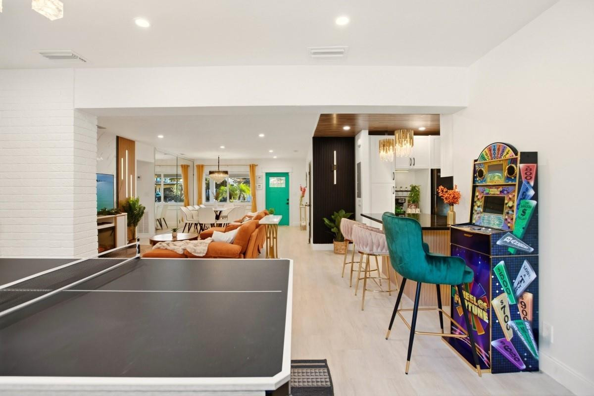 245 N Tradewinds Fort Lauderdale, FL 33308