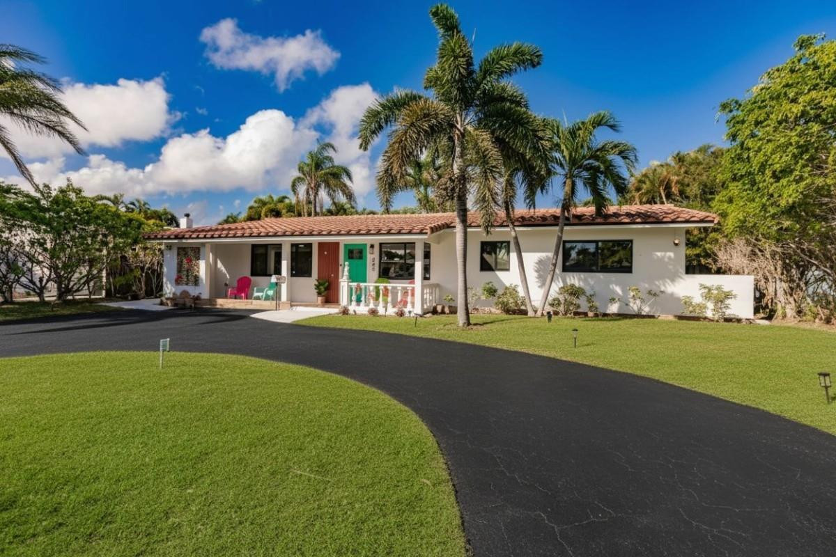 245 N Tradewinds Fort Lauderdale, FL 33308