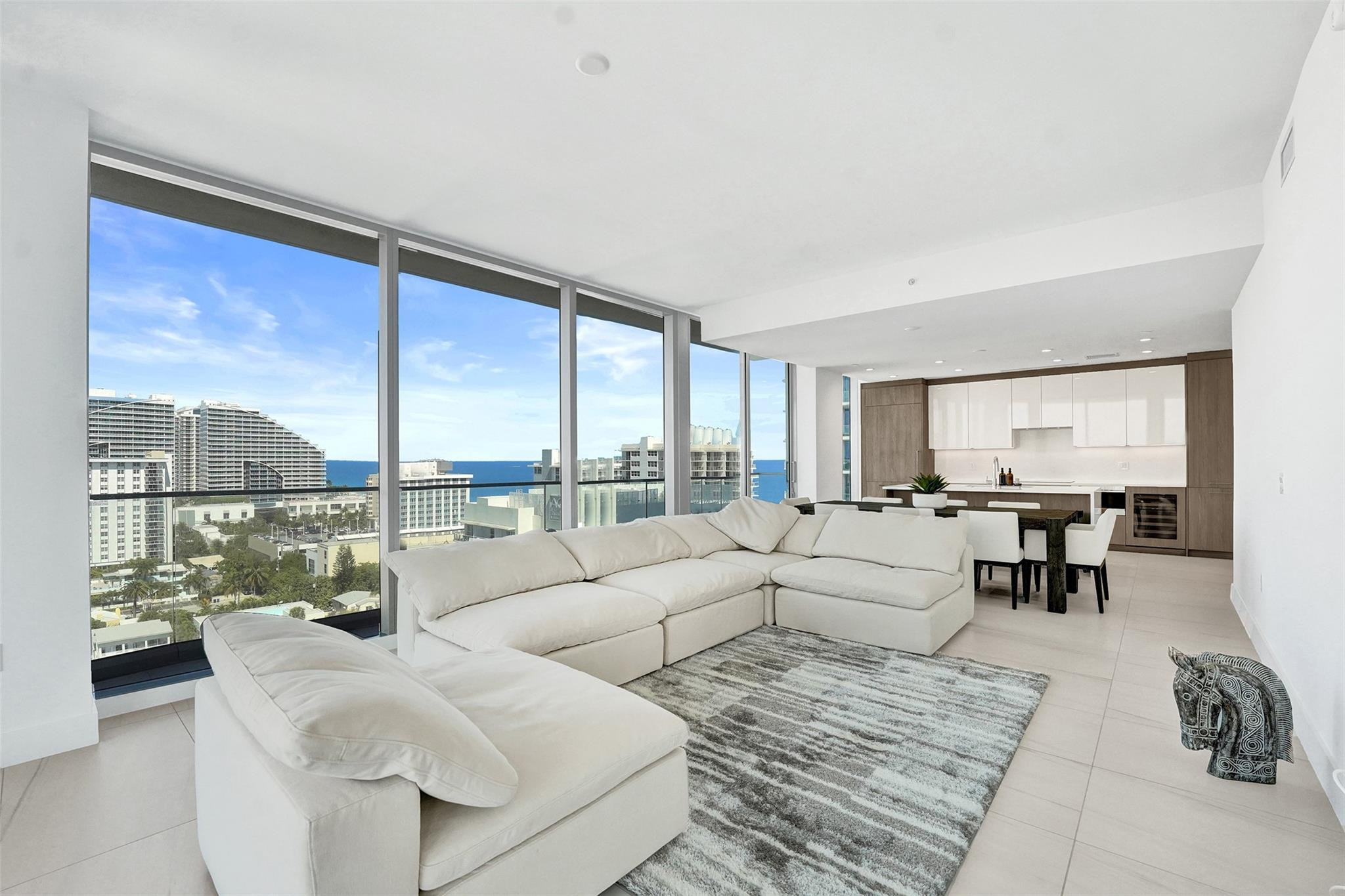 153 N Seabreeze #1204