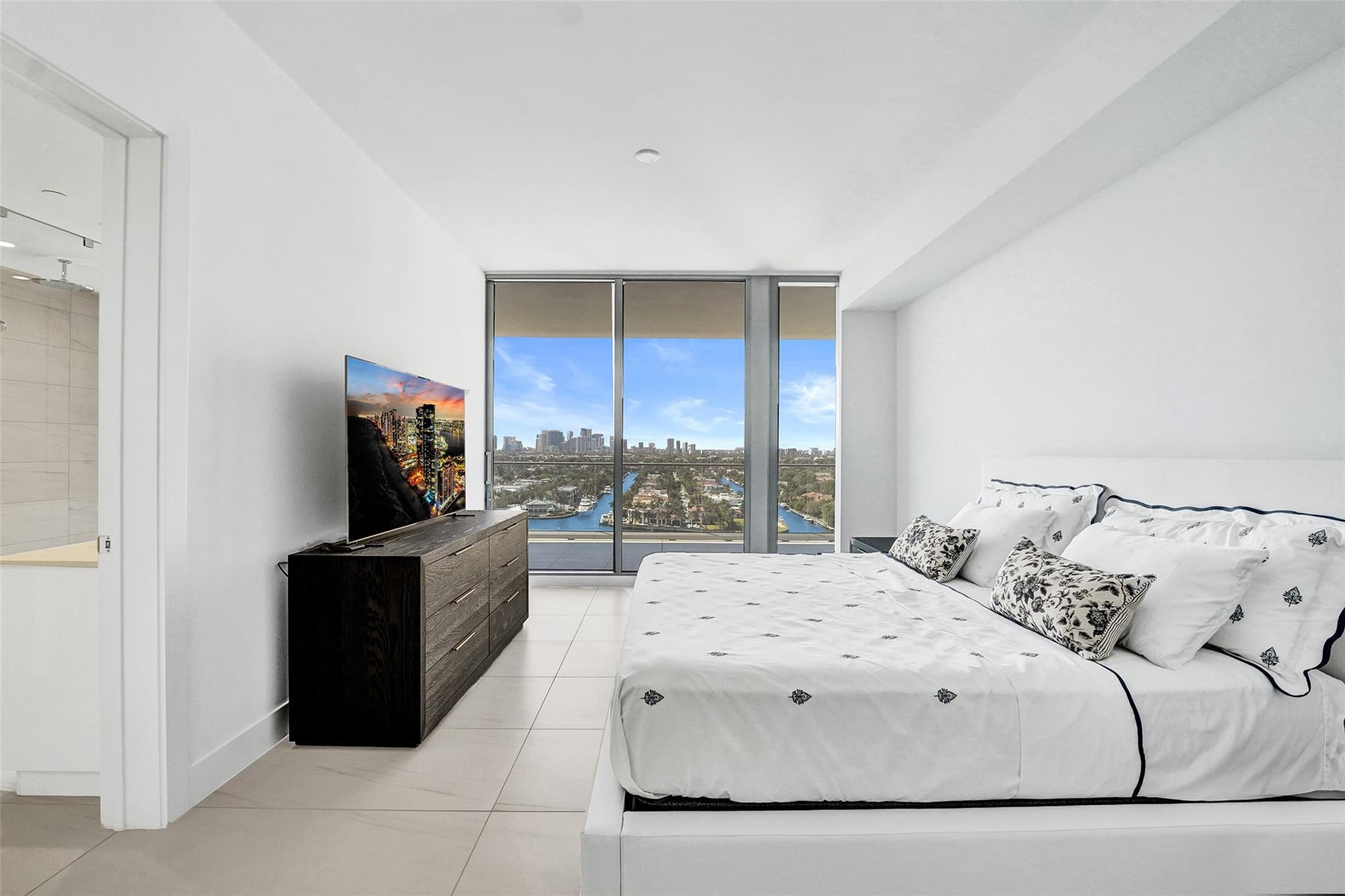 153 N Seabreeze #1204 Fort Lauderdale, FL 33304