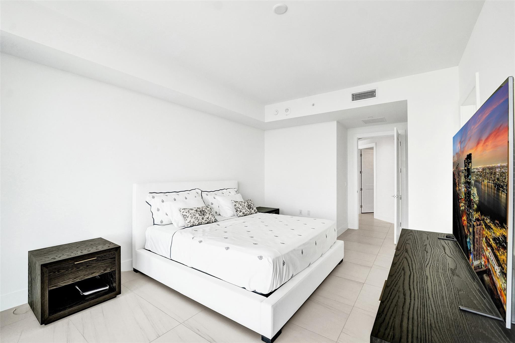 153 N Seabreeze #1204 Fort Lauderdale, FL 33304