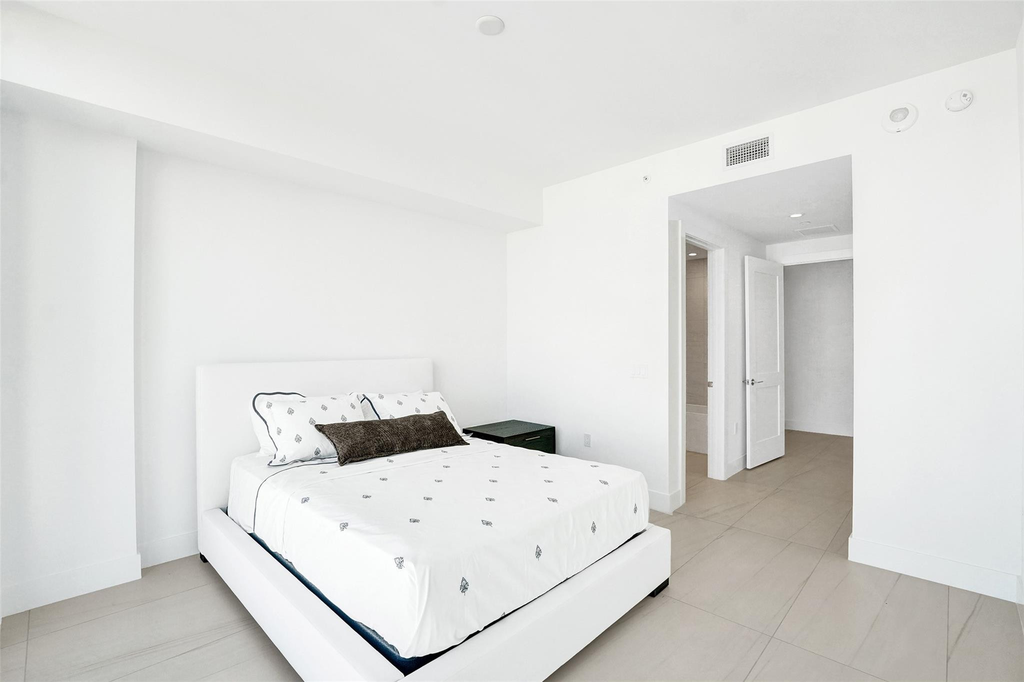 153 N Seabreeze #1204 Fort Lauderdale, FL 33304