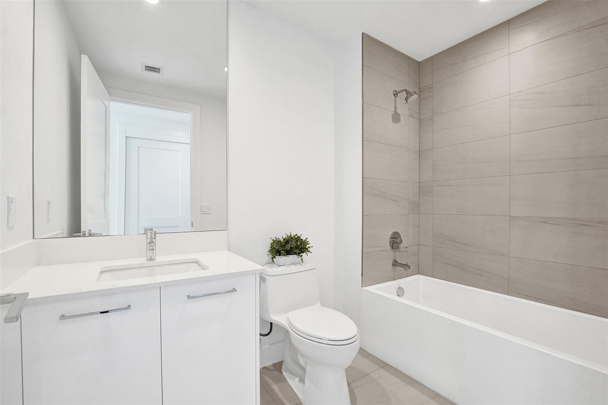 153 N Seabreeze #1204 Fort Lauderdale, FL 33304