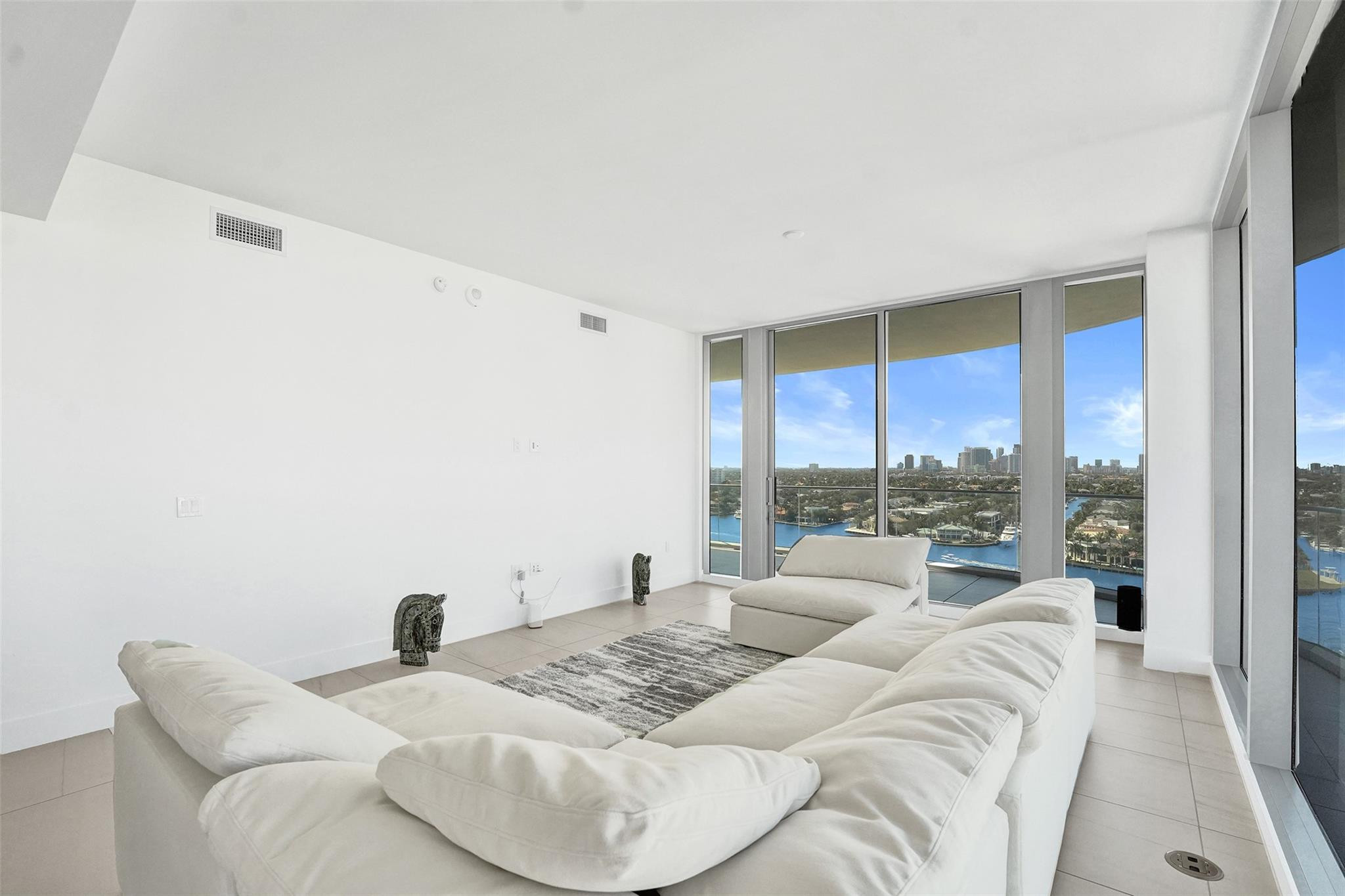 153 N Seabreeze #1204 Fort Lauderdale, FL 33304