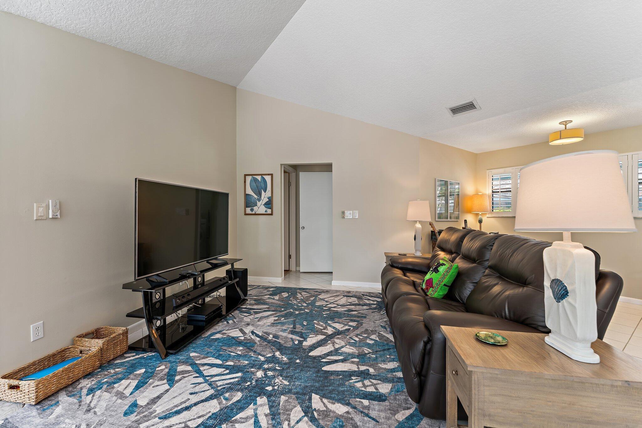 1127 E Seminole Ave #4b Jupiter, FL 33477