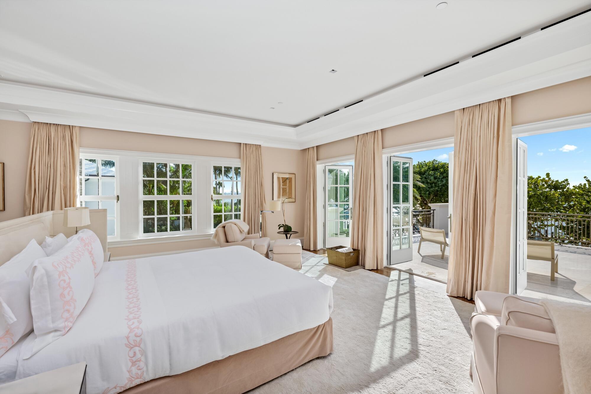 1350 N Lake Way Palm Beach, FL 33480 1350 N Lake Way Palm Beach, FL 33480