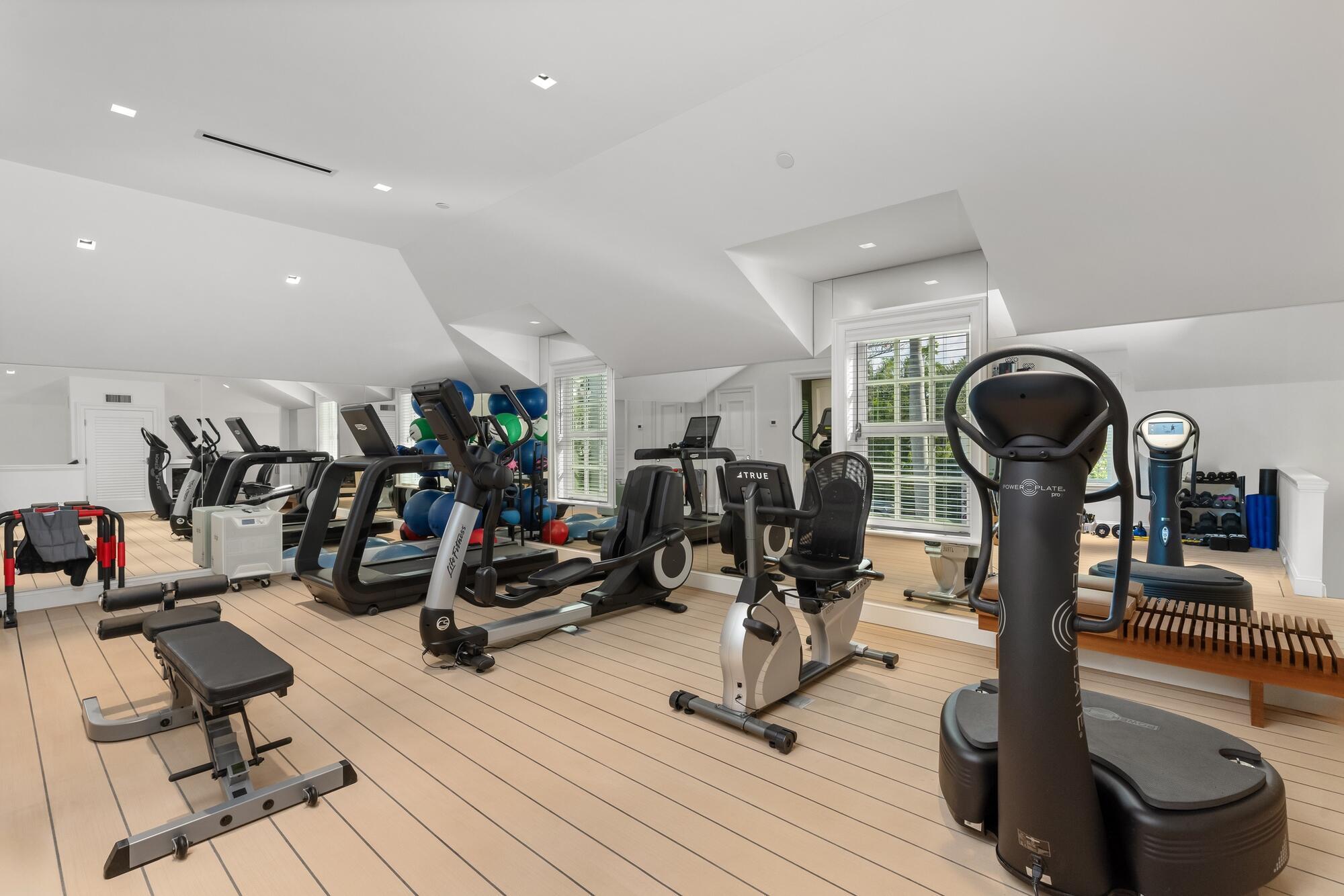 1350 N Lake Way Palm Beach, FL 33480 1350 N Lake Way Palm Beach, FL 33480
