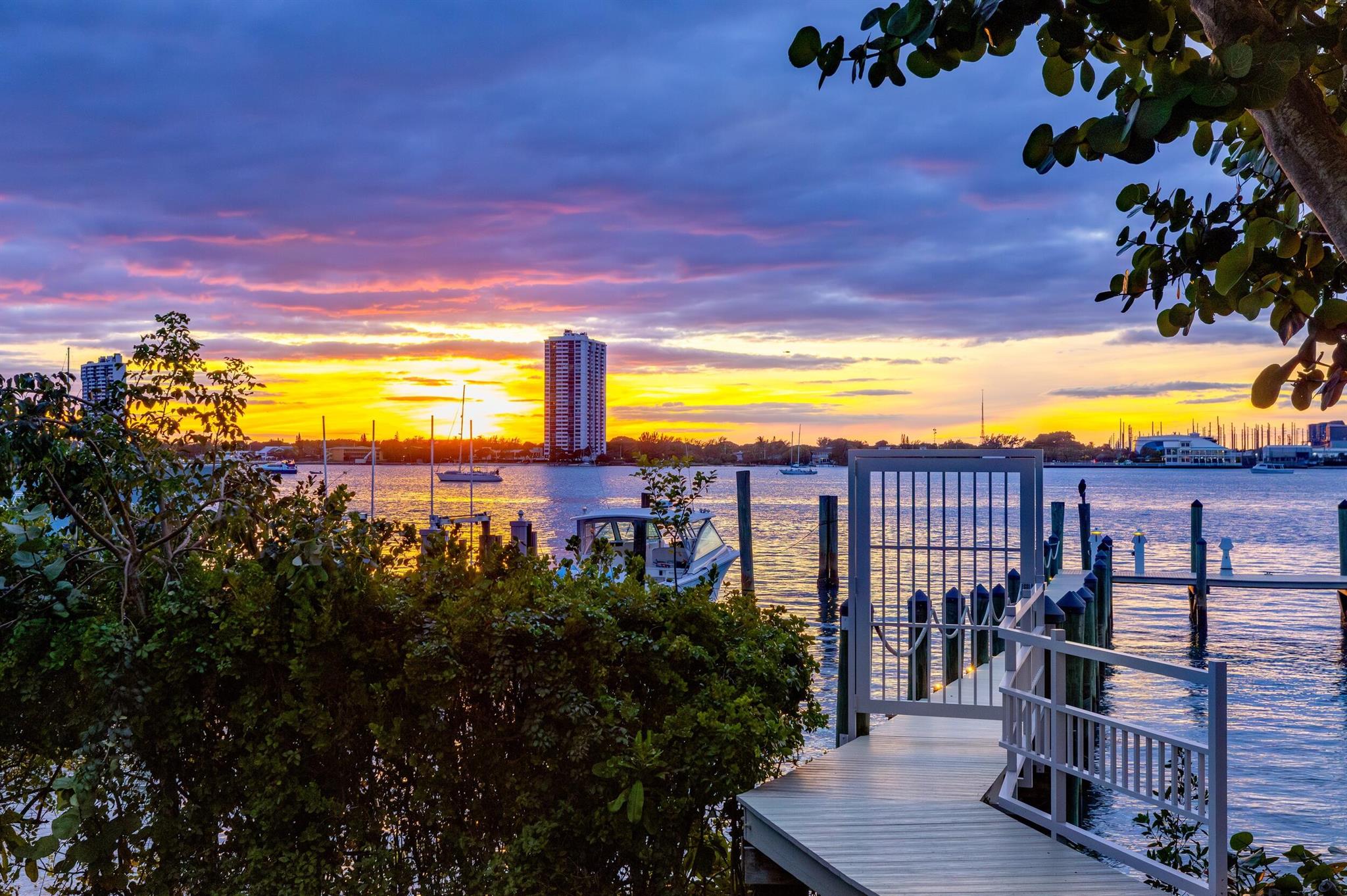 1350 N Lake Way Palm Beach, FL 33480