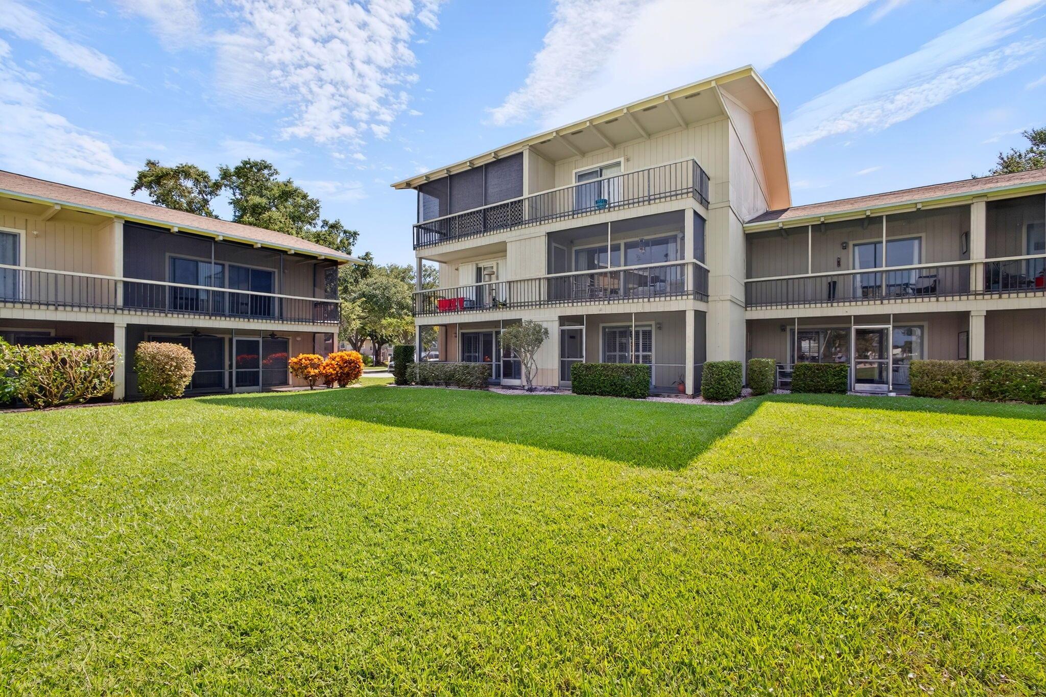 18390 SE Wood Hvn Ln #D Jupiter, FL 33469