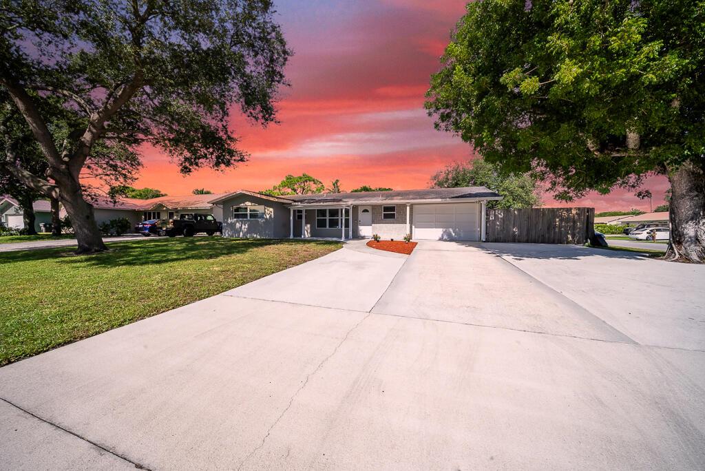 425 Erie Dr