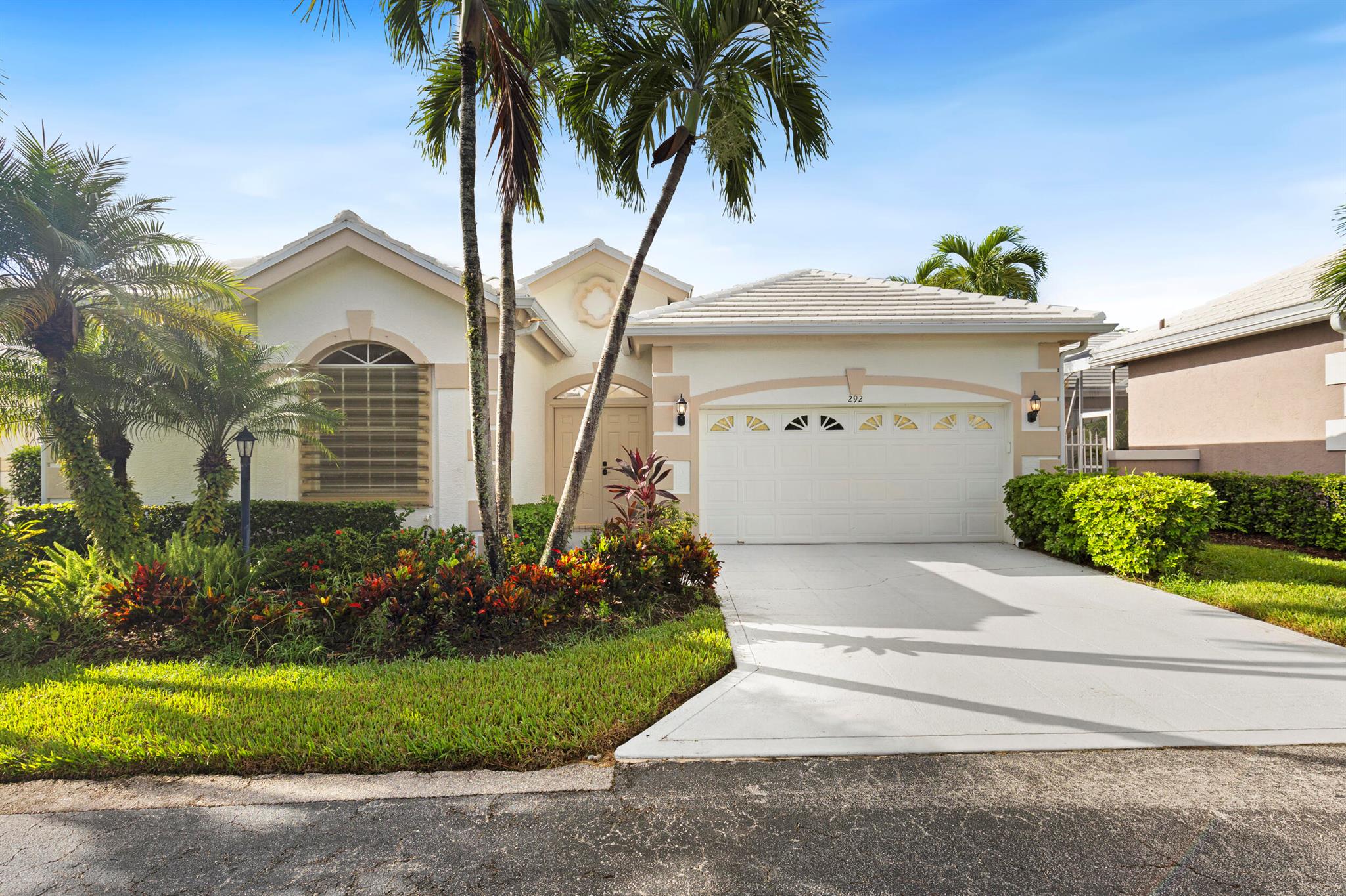 292 Canterbury Dr
