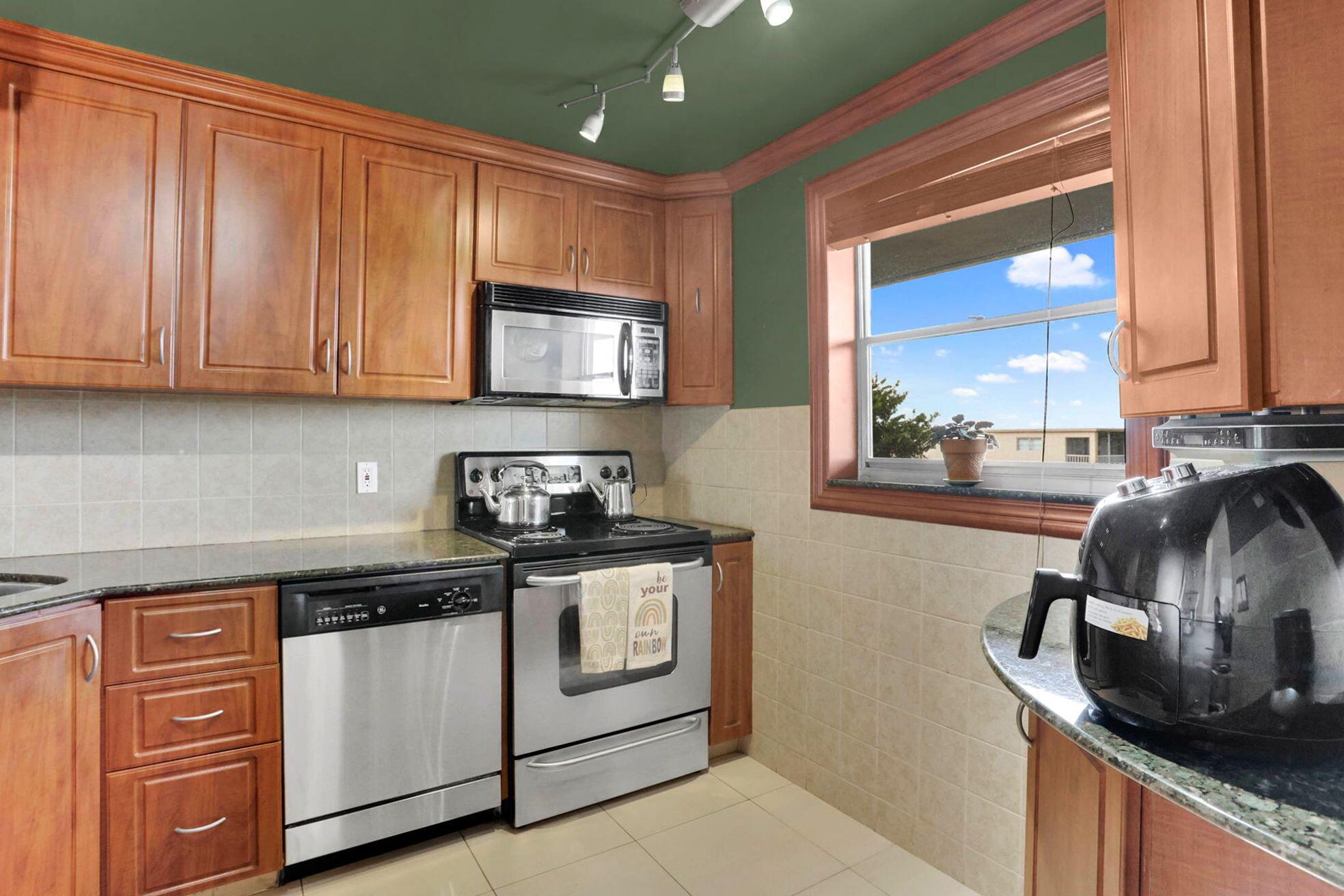 4800 Hillcrest Ln #503 Hollywood, FL 33021