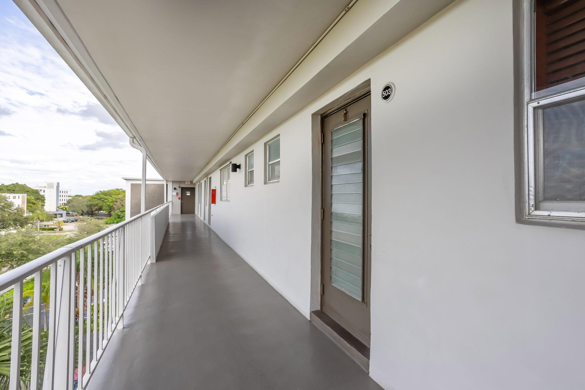 4800 Hillcrest Ln #503 Hollywood, FL 33021