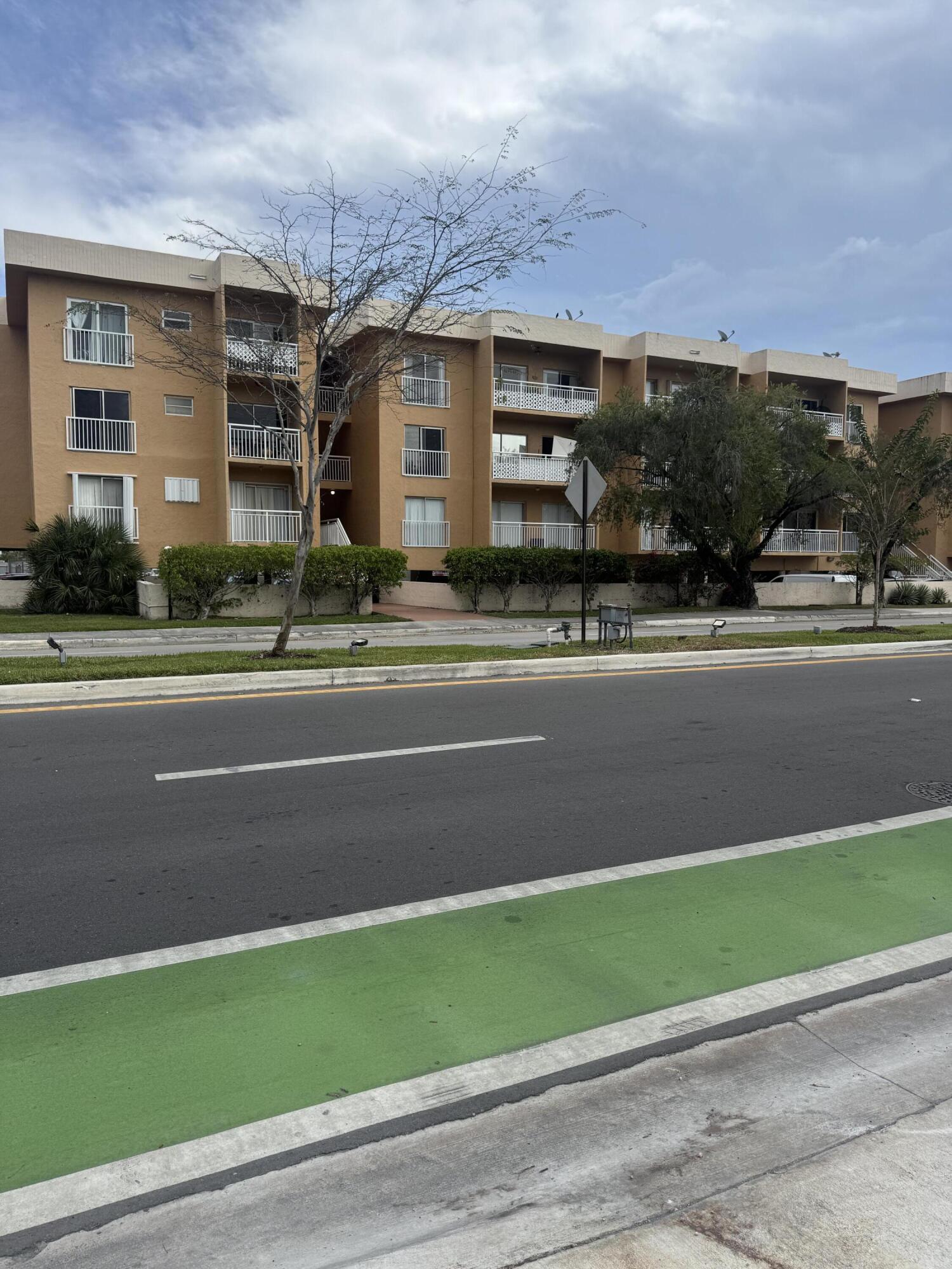 17051 NE 35th #307 North Miami Beach, FL 33160