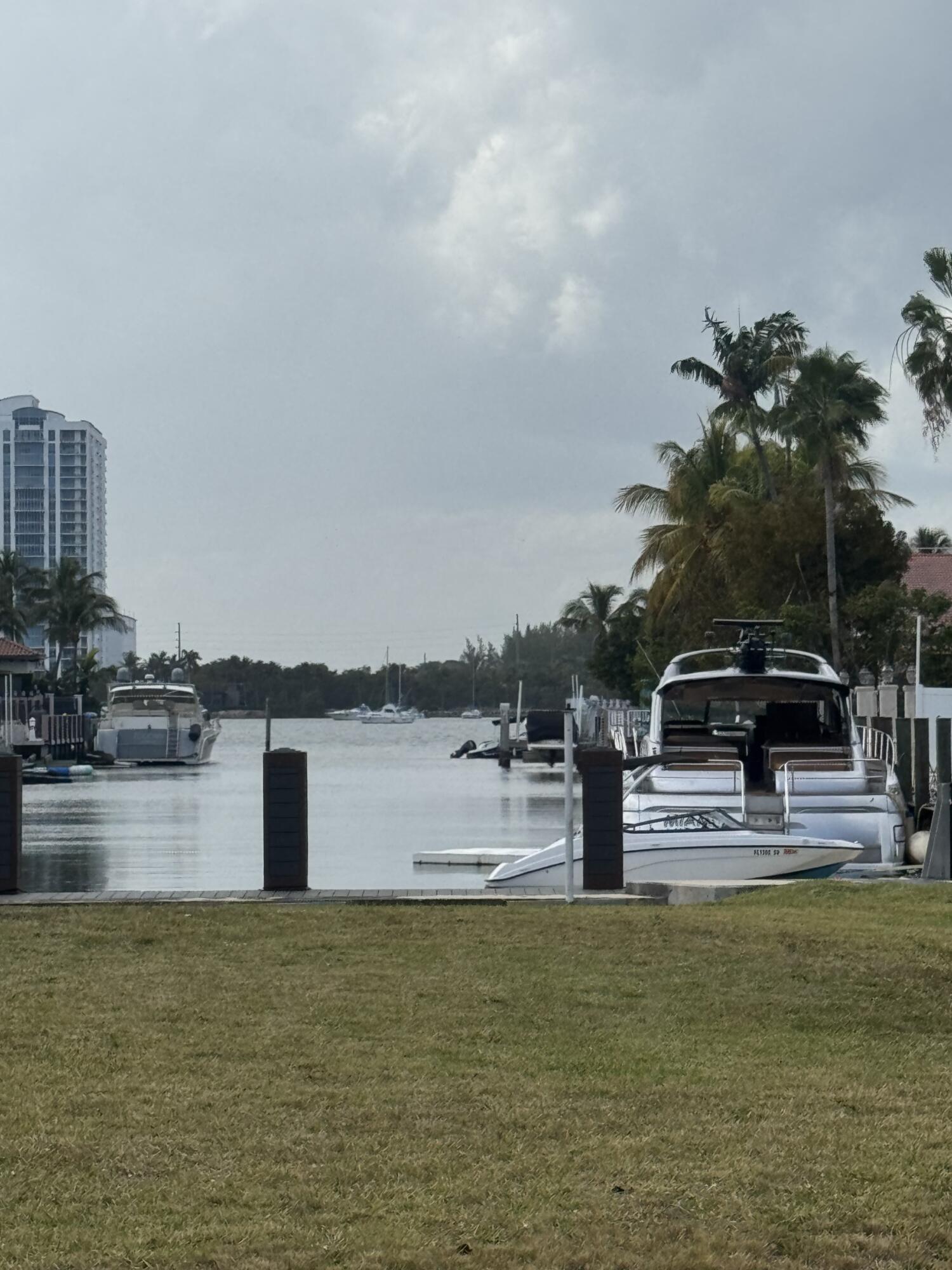 17051 NE 35th #307 North Miami Beach, FL 33160