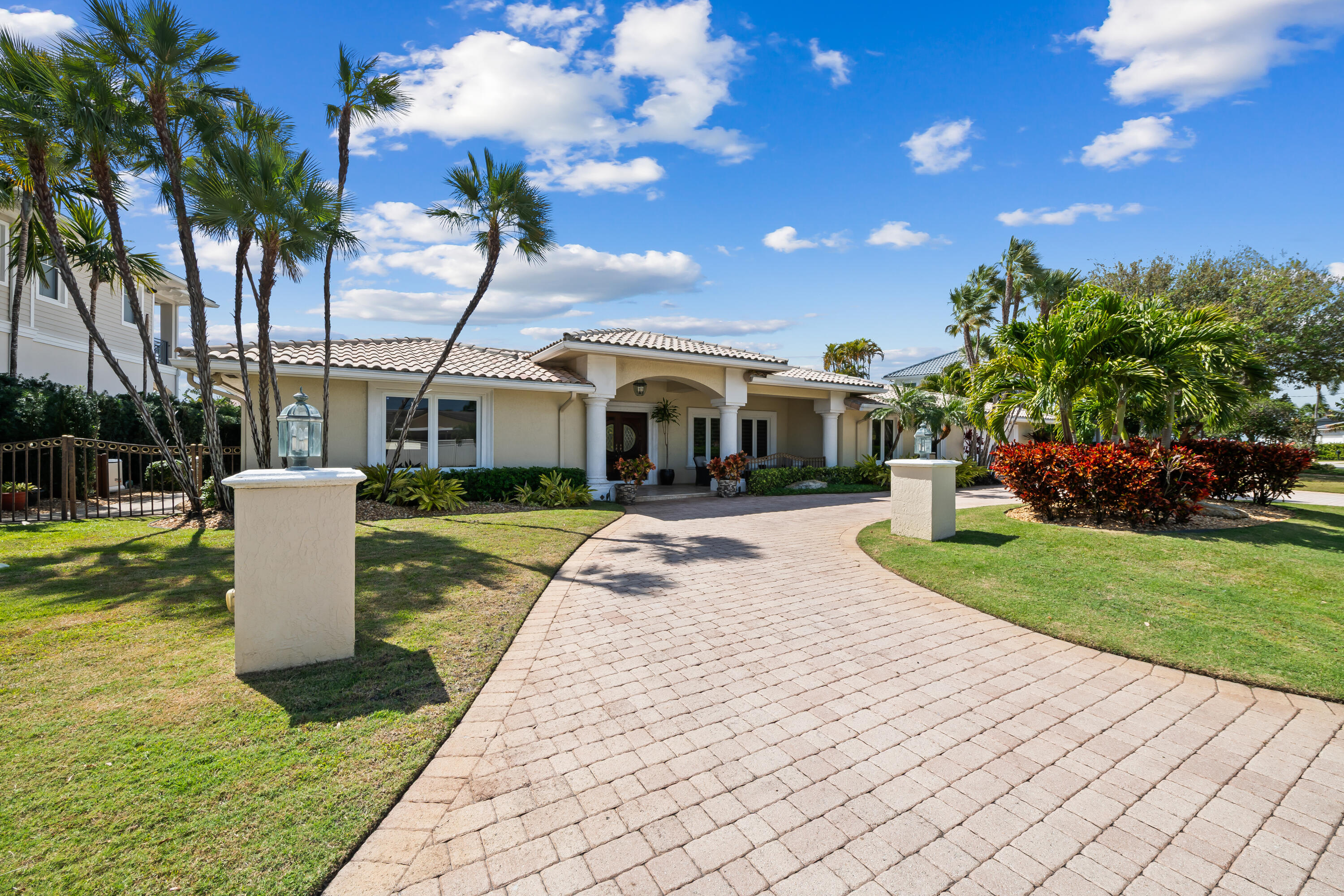 2600 NE 33rd Lighthouse Point, FL 33064