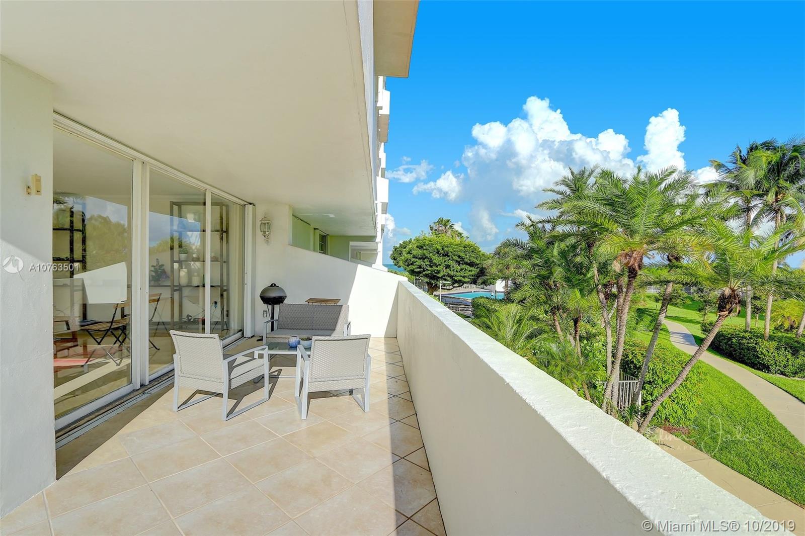 image Commodore Club East9