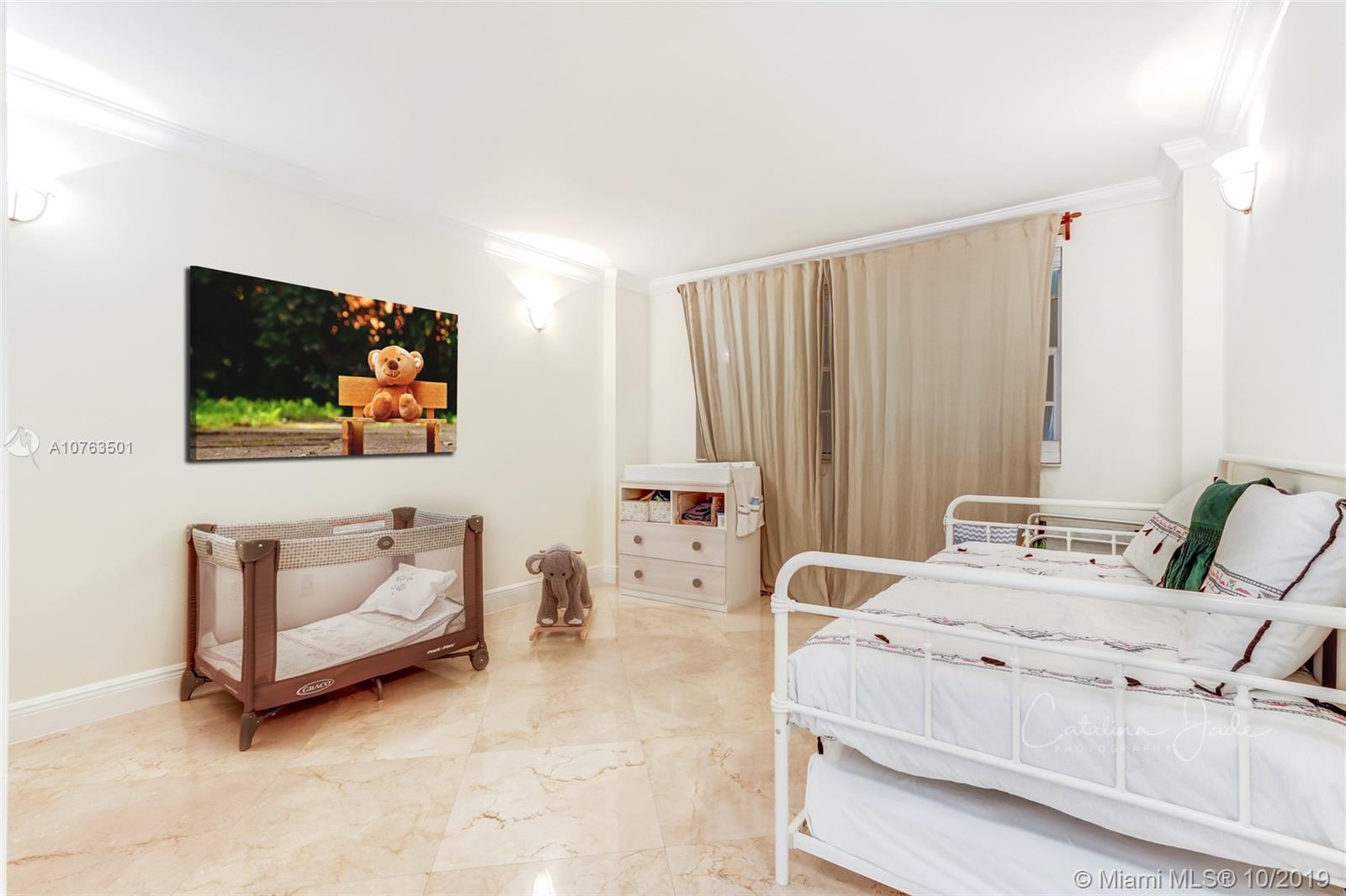 image Commodore Club East8