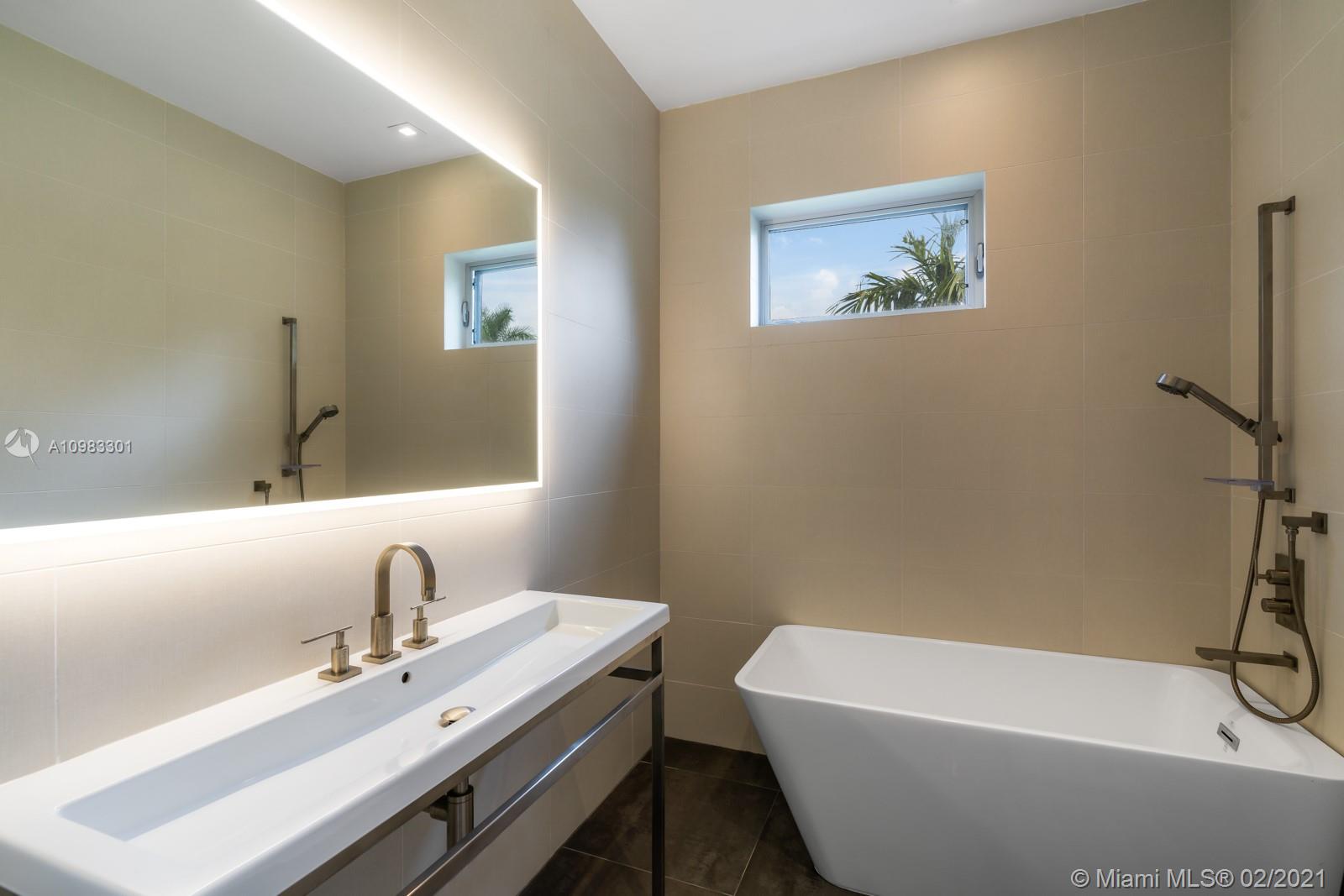 1814 Opechee Dr Miami, FL 33133