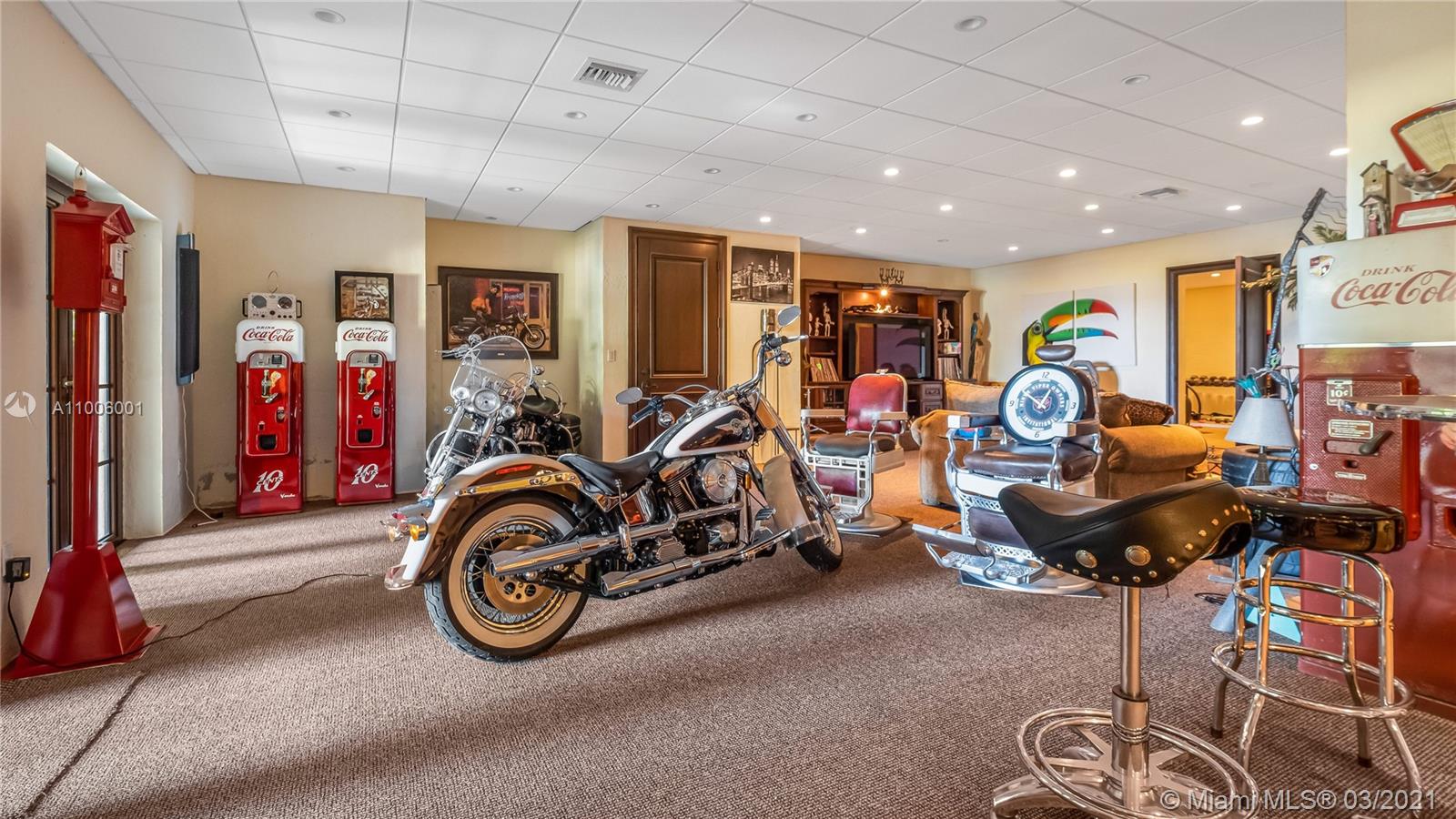 3503 Main Lodge Dr Miami, FL 33133