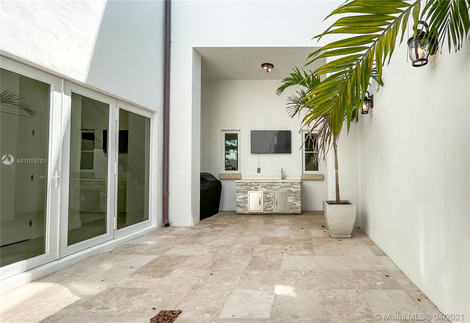 637 Santander Ave #5 Coral Gables, FL 33134